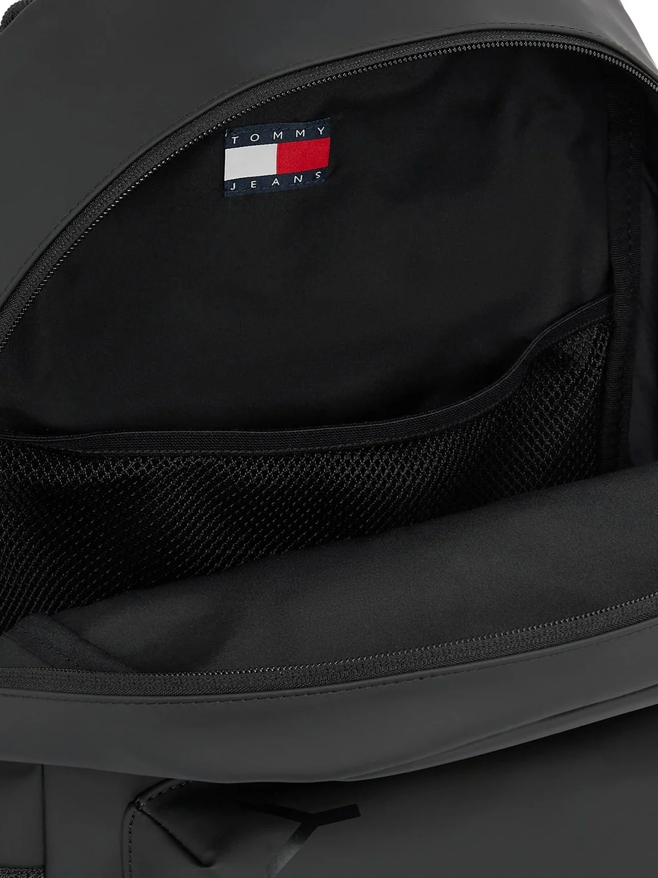 Рюкзаки Tommy Hilfiger модель AM0AM12907-BDS Рюкзаки Tommy Hilfiger модель AM0AM12907-BDS Фото