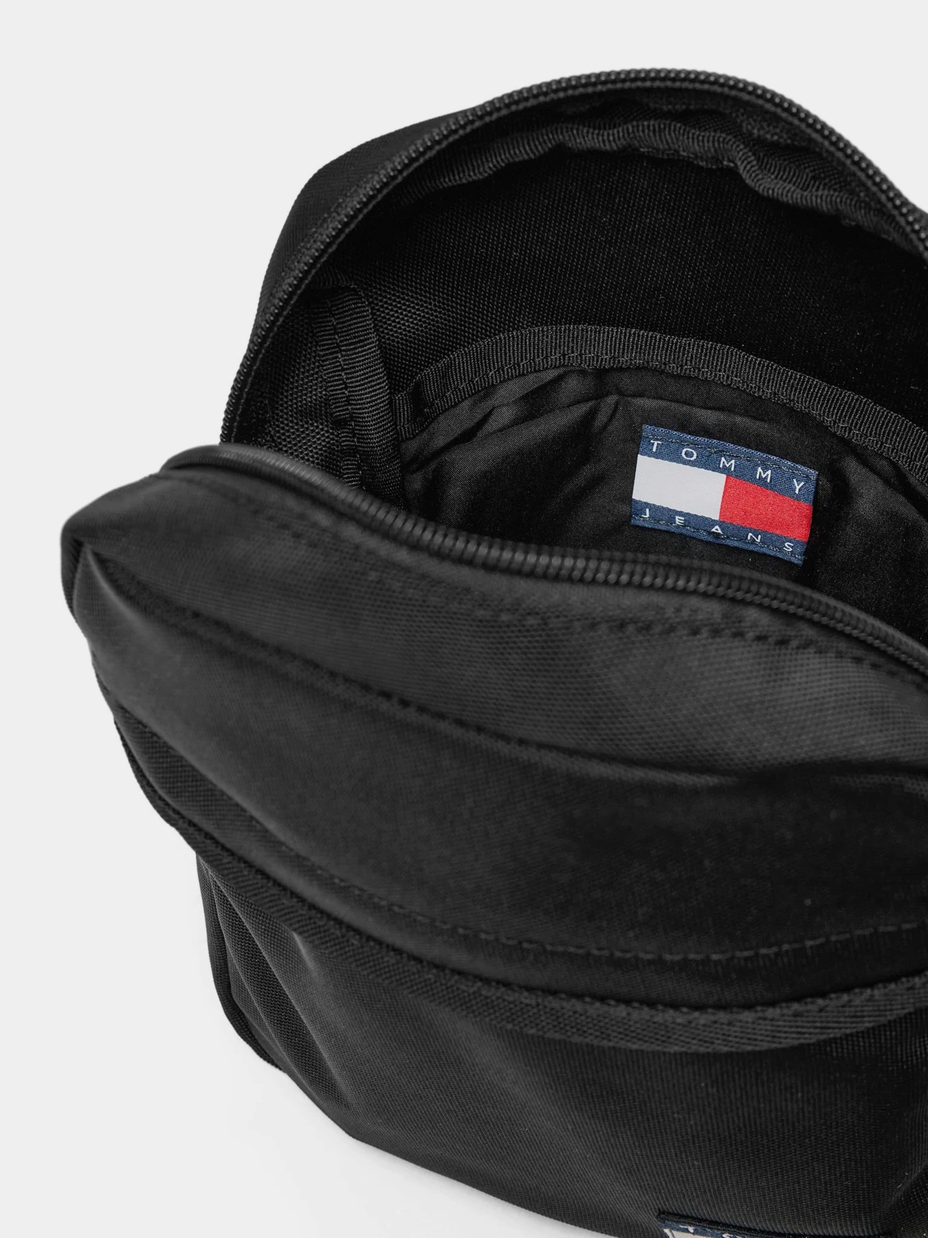 Сумки Tommy Hilfiger модель AM0AM12903-BDS Сумки Tommy Hilfiger модель AM0AM12903-BDS Фото