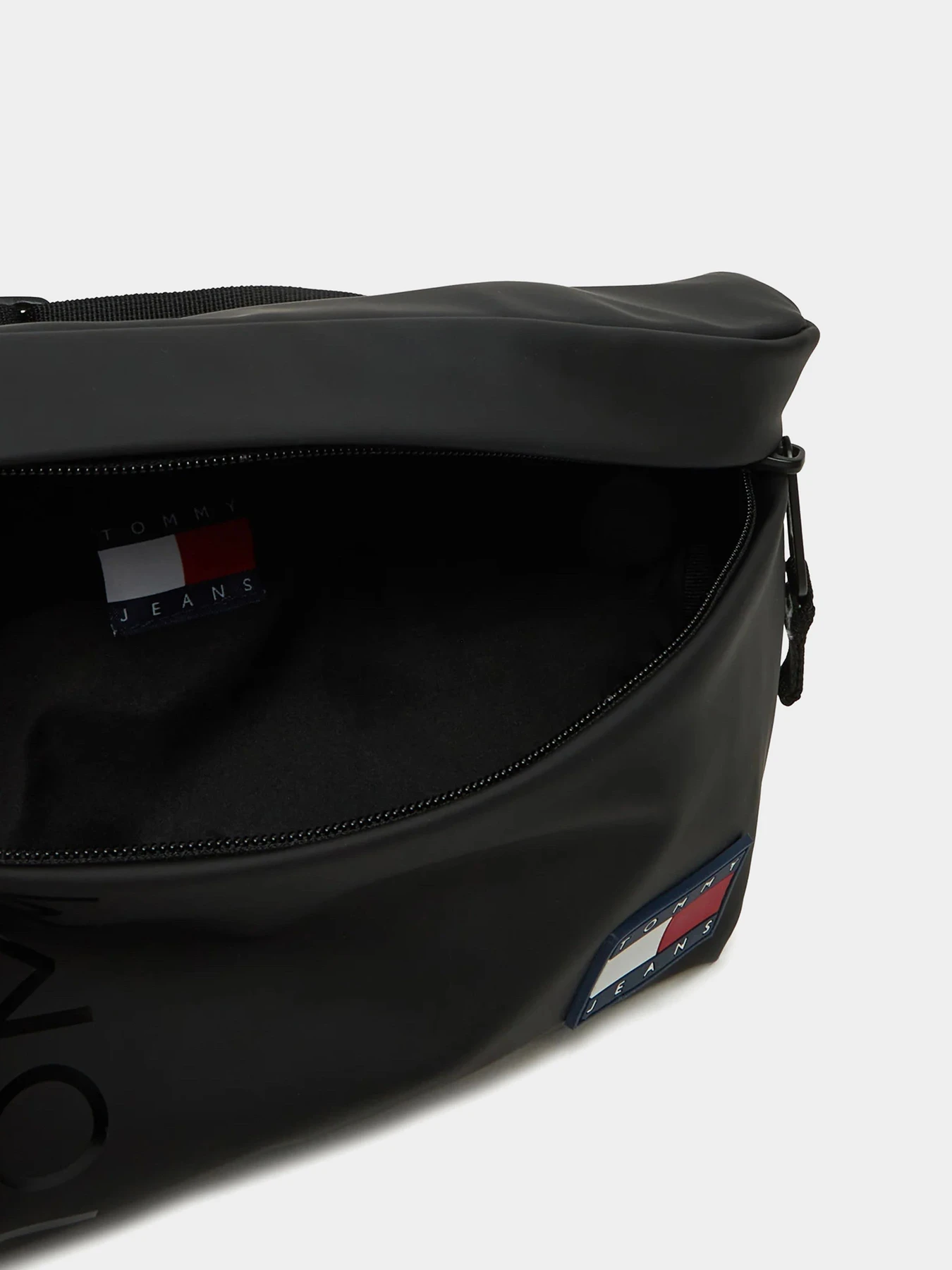 Сумки Tommy Hilfiger модель AM0AM12918-BDS Сумки Tommy Hilfiger модель AM0AM12918-BDS Фото