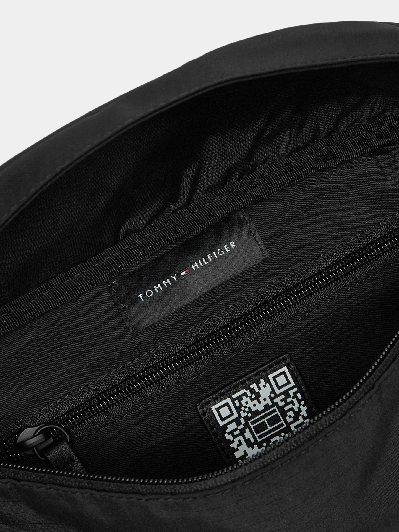 Сумки Tommy Hilfiger модель AM0AM13299-BDS Сумки Tommy Hilfiger модель AM0AM13299-BDS Фото