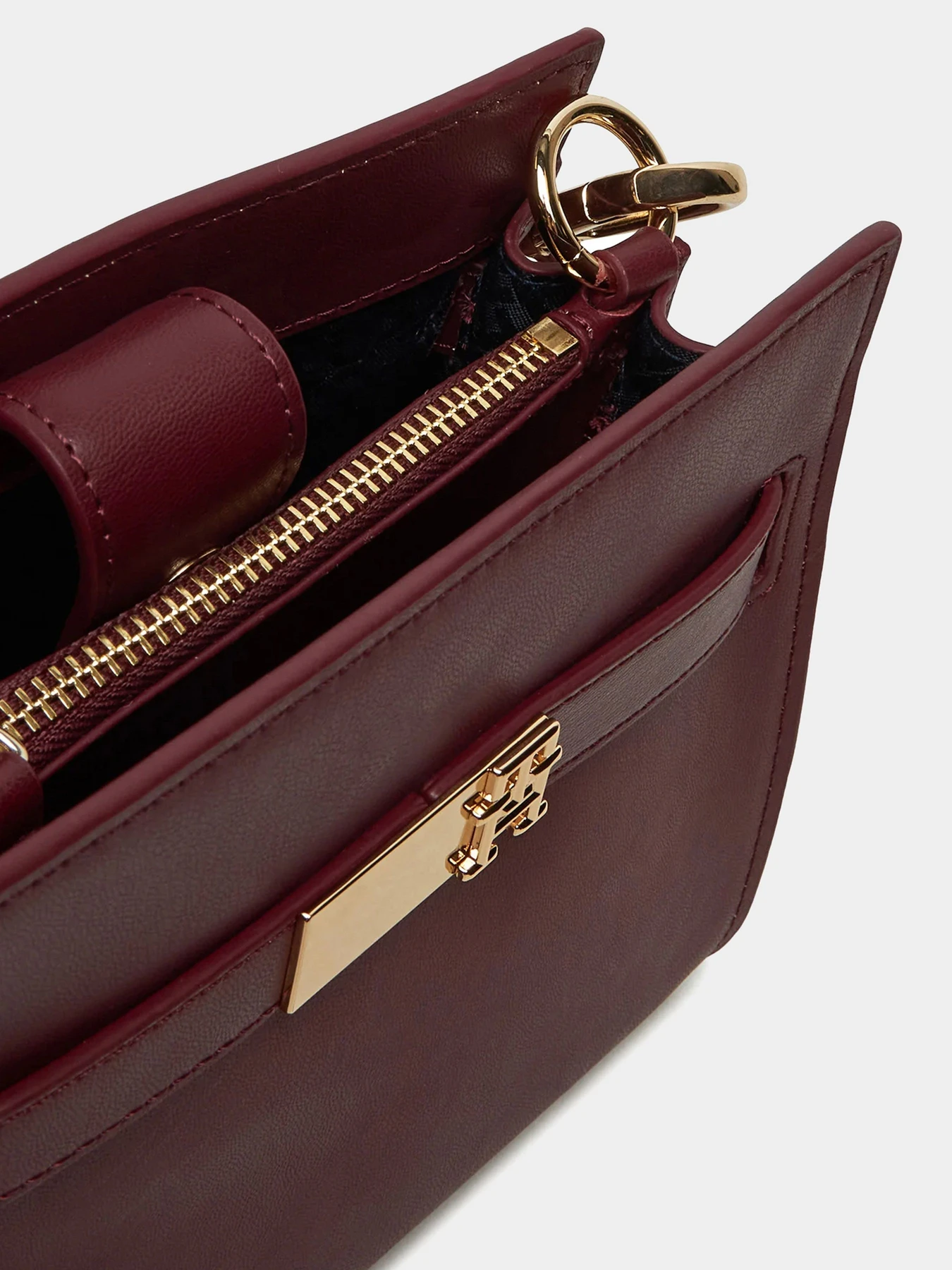 Сумки Tommy Hilfiger модель AW0AW16896-V18 Сумки Tommy Hilfiger модель AW0AW16896-V18 Фото