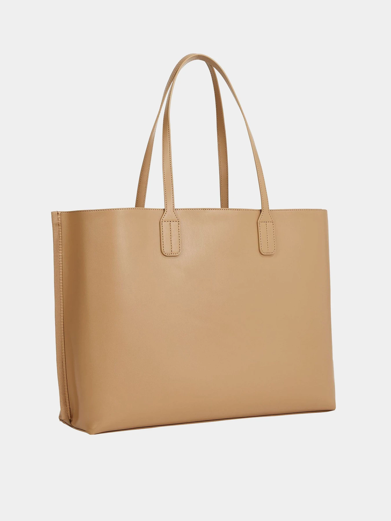 Сумки Tommy Hilfiger модель AW0AW16904-RBC Сумки Tommy Hilfiger модель AW0AW16904-RBC Фото
