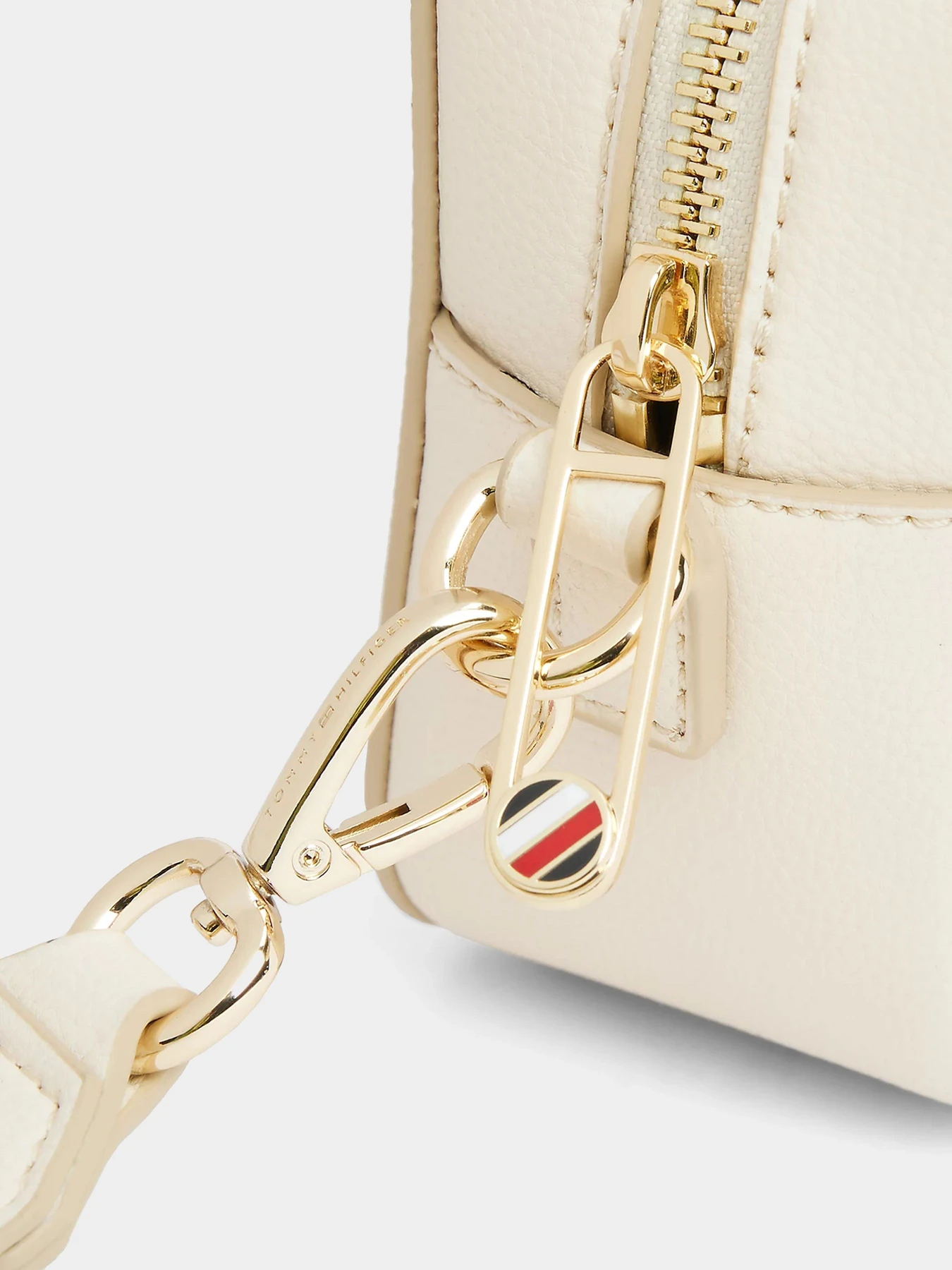 Сумки Tommy Hilfiger модель AW0AW16906-AA8 Сумки Tommy Hilfiger модель AW0AW16906-AA8 Фото