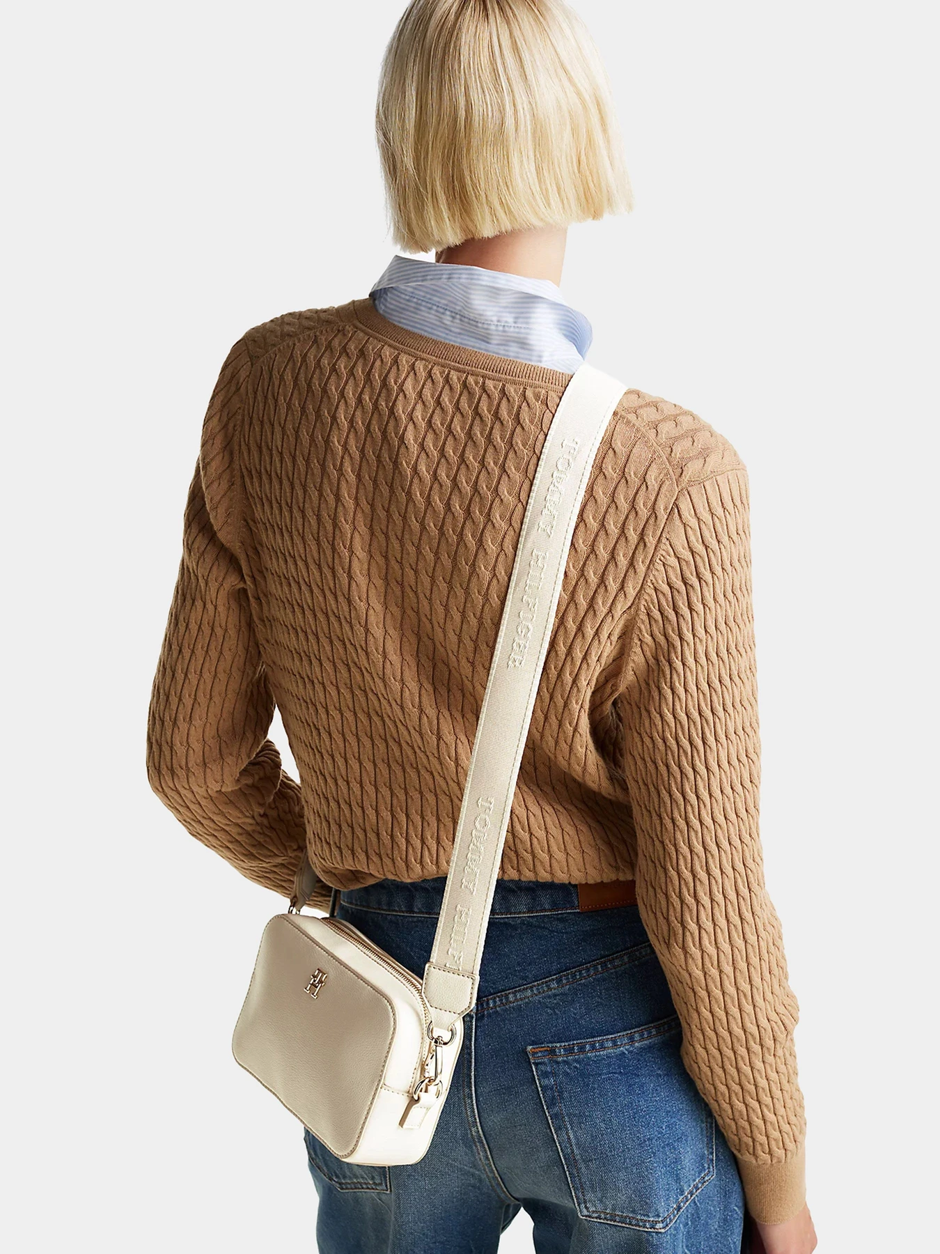 Сумки Tommy Hilfiger модель AW0AW16906-AA8 Сумки Tommy Hilfiger модель AW0AW16906-AA8 Фото