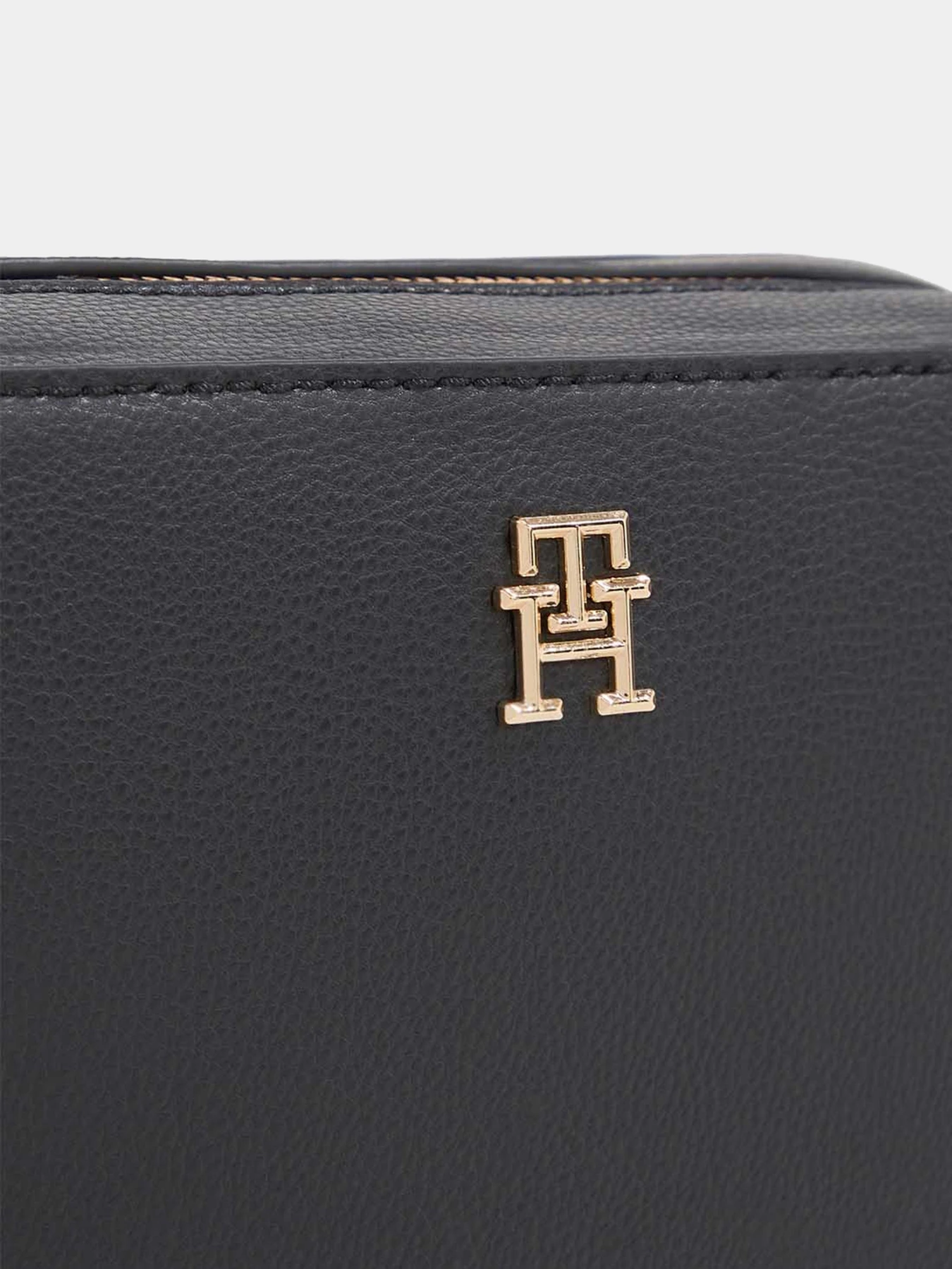Сумки Tommy Hilfiger модель AW0AW16906-BDS Сумки Tommy Hilfiger модель AW0AW16906-BDS Фото