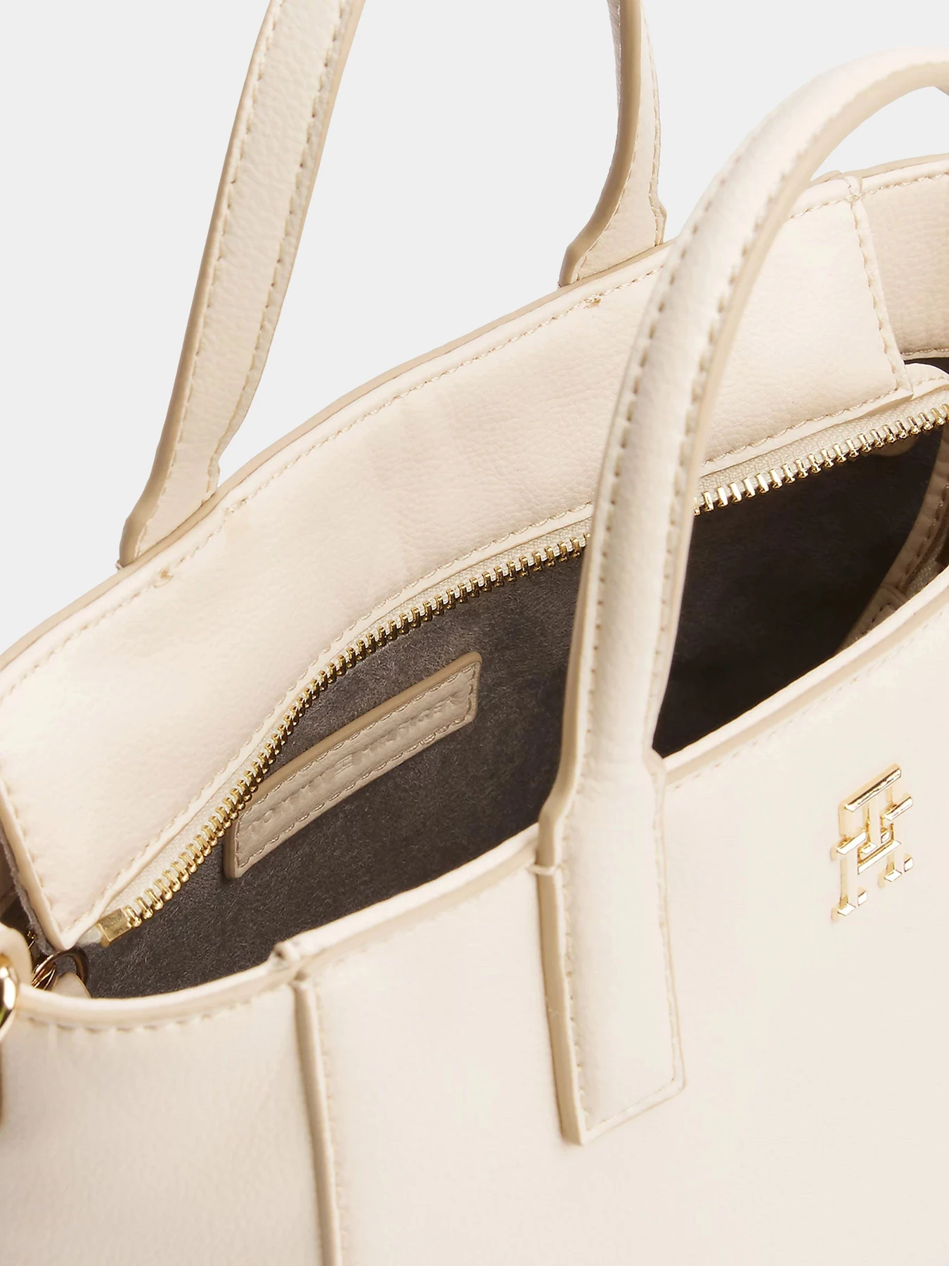 Сумки Tommy Hilfiger модель AW0AW16907-AA8 Сумки Tommy Hilfiger модель AW0AW16907-AA8 Фото