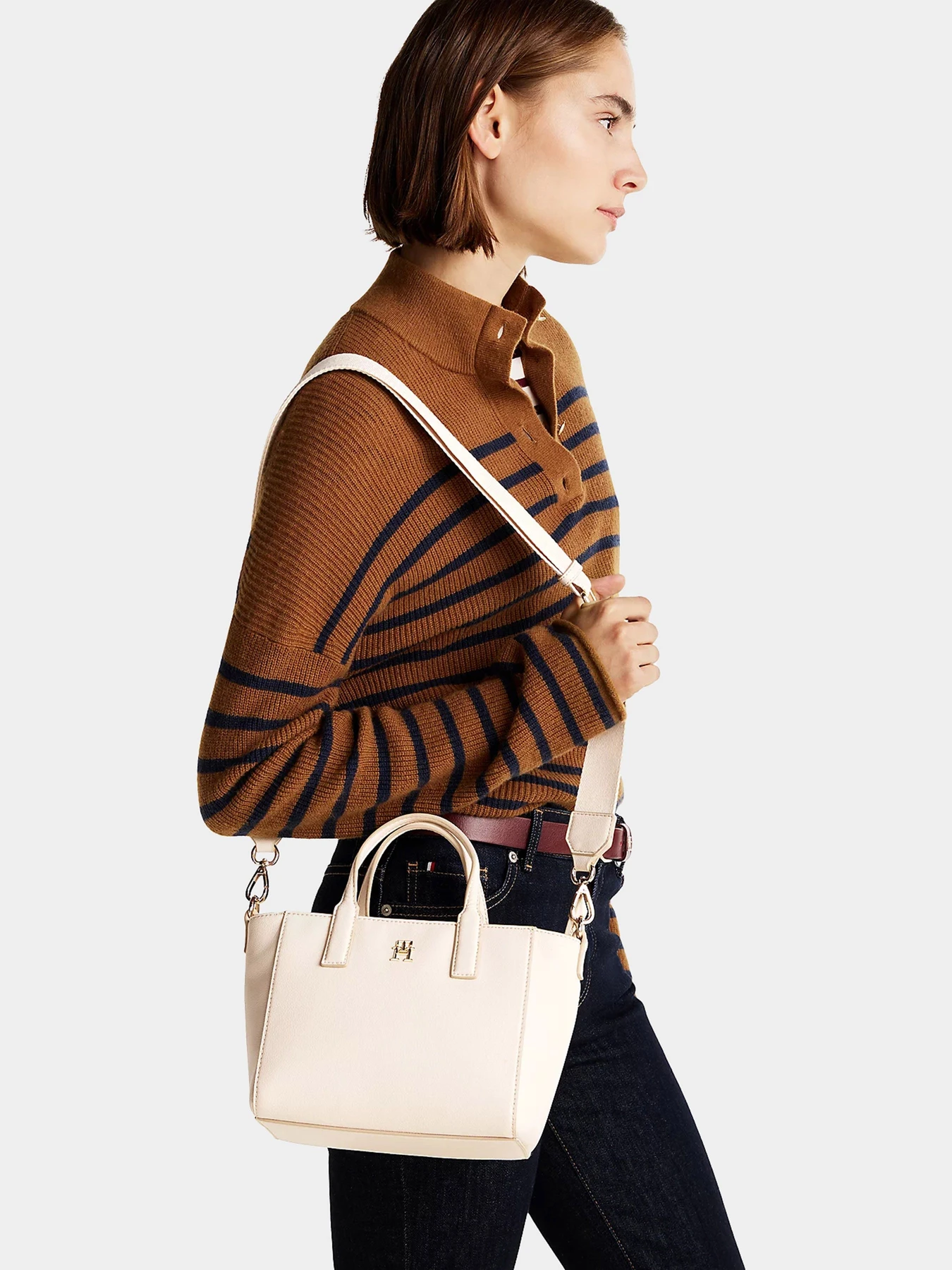 Сумки Tommy Hilfiger модель AW0AW16907-AA8 Сумки Tommy Hilfiger модель AW0AW16907-AA8 Фото