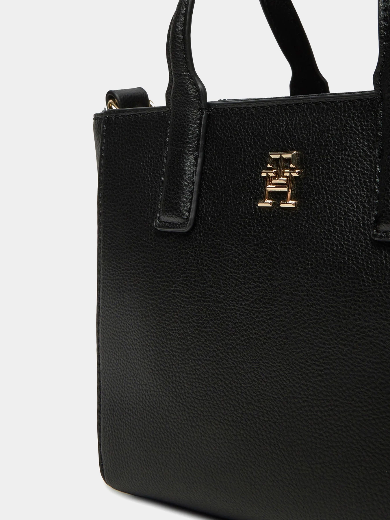 Сумки Tommy Hilfiger модель AW0AW16907-BDS Сумки Tommy Hilfiger модель AW0AW16907-BDS Фото
