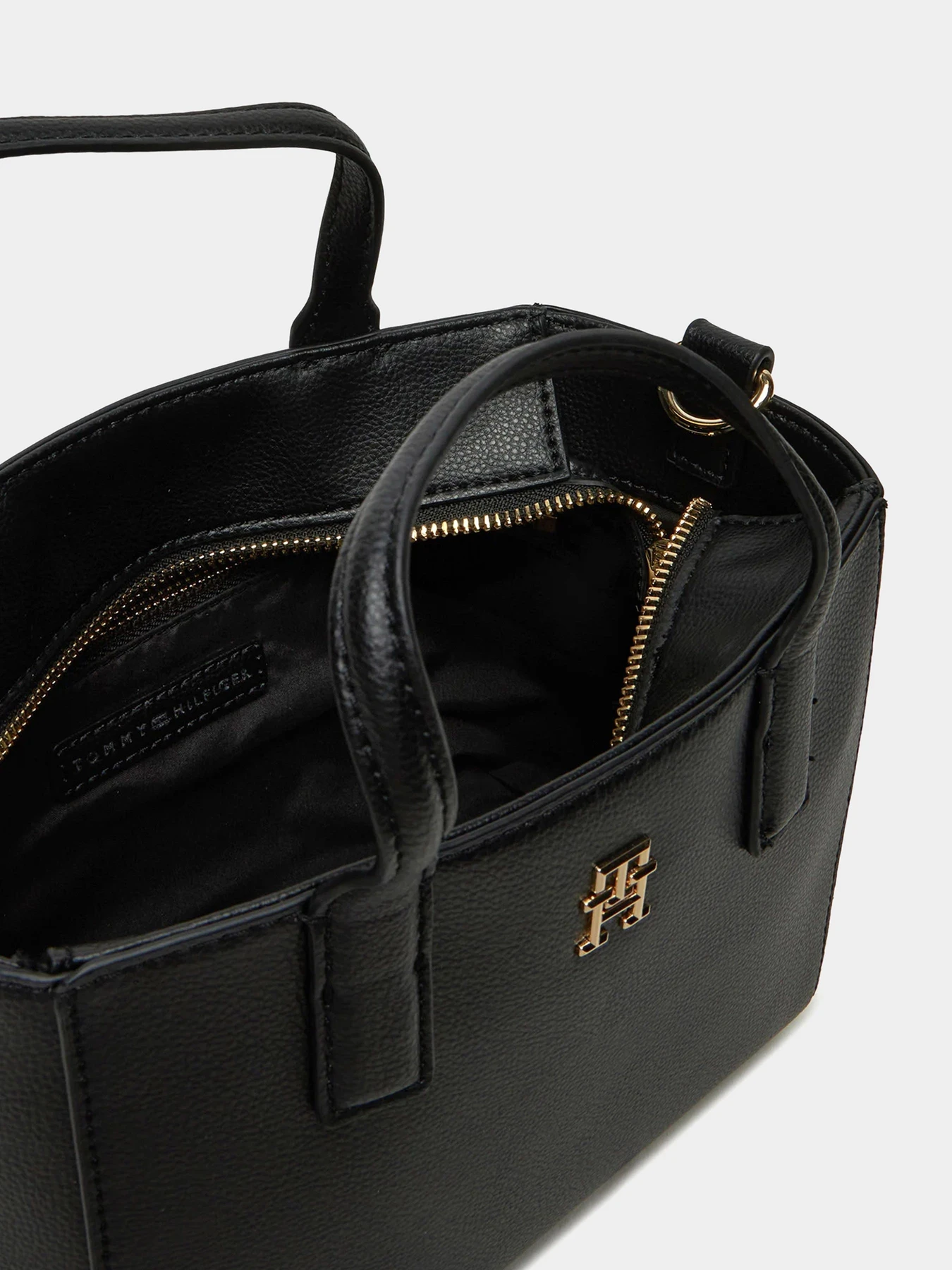 Сумки Tommy Hilfiger модель AW0AW16907-BDS Сумки Tommy Hilfiger модель AW0AW16907-BDS Фото