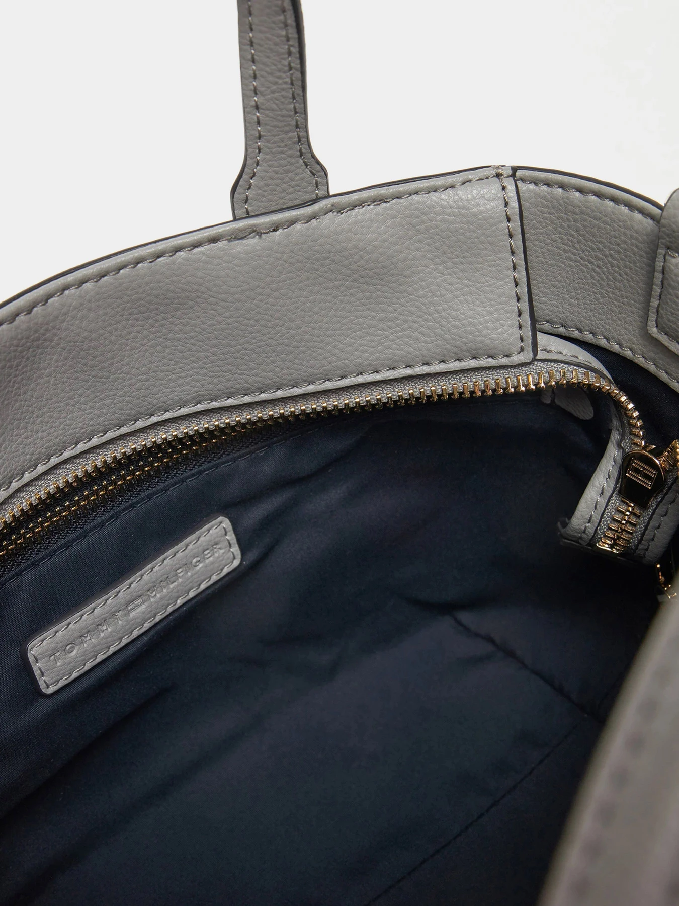 Сумки Tommy Hilfiger модель AW0AW16907-PRY Сумки Tommy Hilfiger модель AW0AW16907-PRY Фото