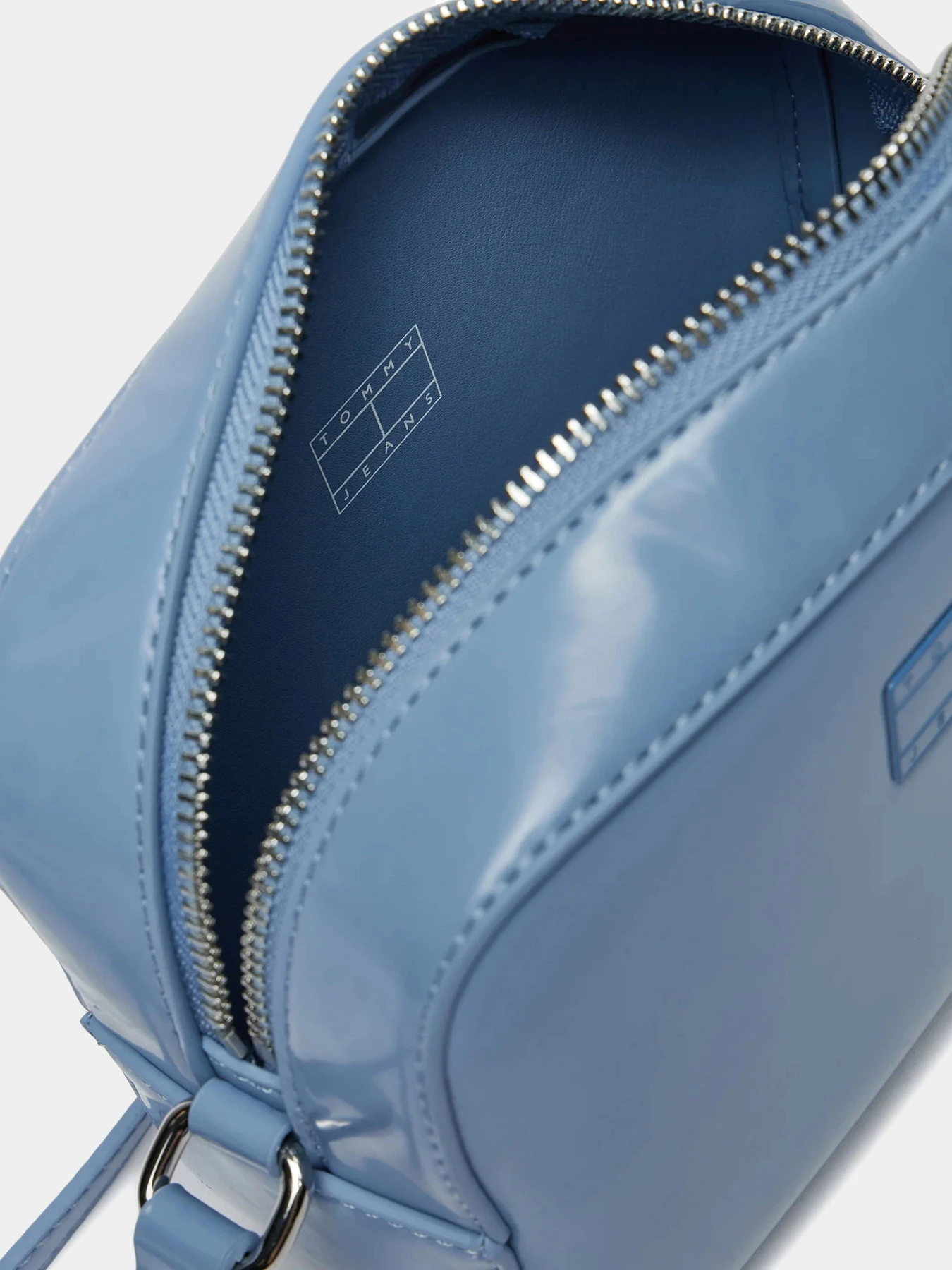 Сумки Tommy Hilfiger модель AW0AW16965-C33 Сумки Tommy Hilfiger модель AW0AW16965-C33 Фото
