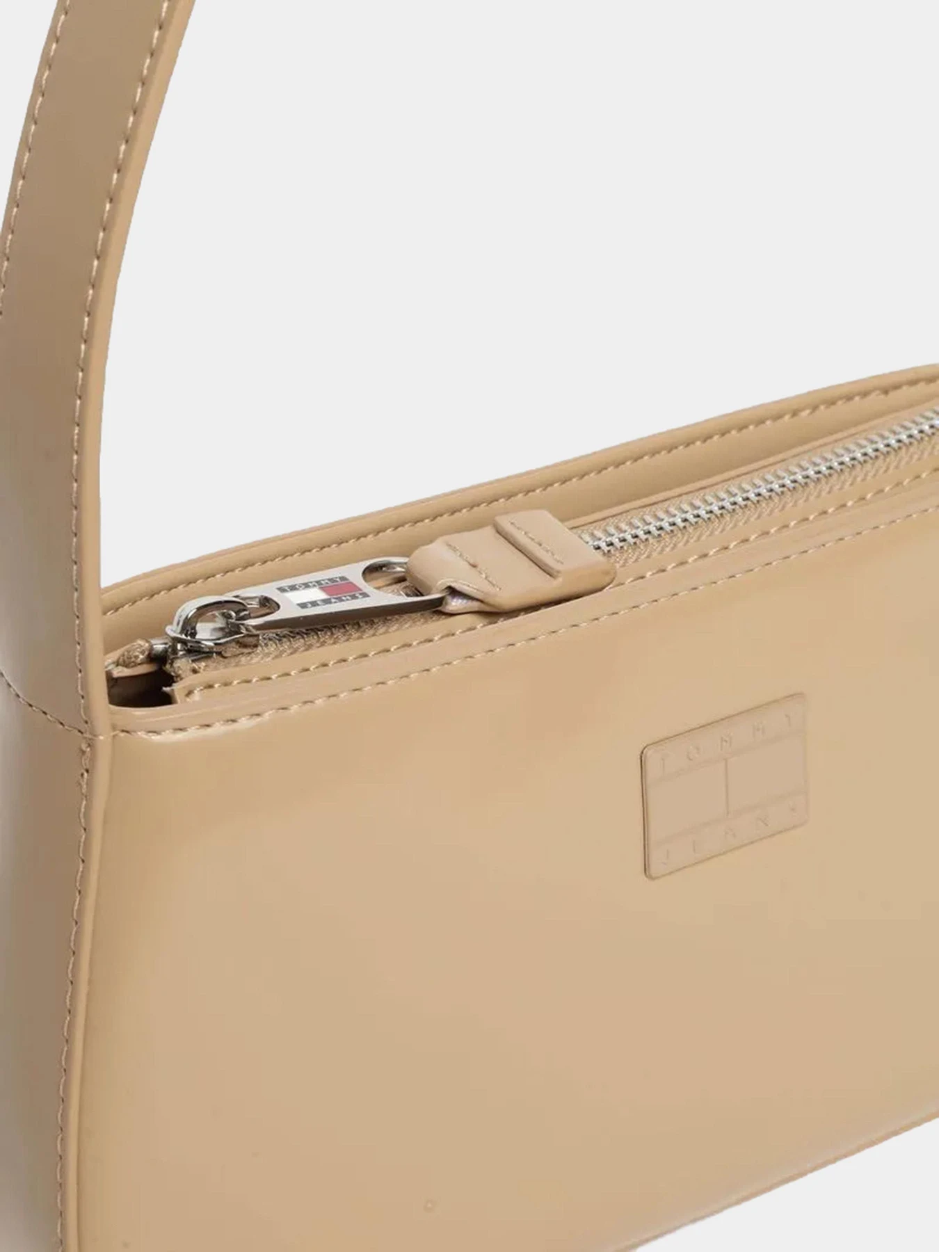Сумки Tommy Hilfiger модель AW0AW16967-RBR Сумки Tommy Hilfiger модель AW0AW16967-RBR Фото