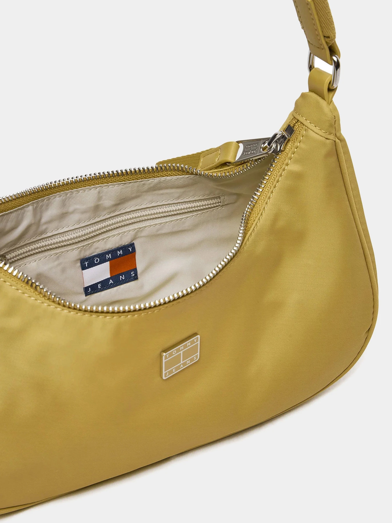 Сумки Tommy Hilfiger модель AW0AW16984-RBR Сумки Tommy Hilfiger модель AW0AW16984-RBR Фото