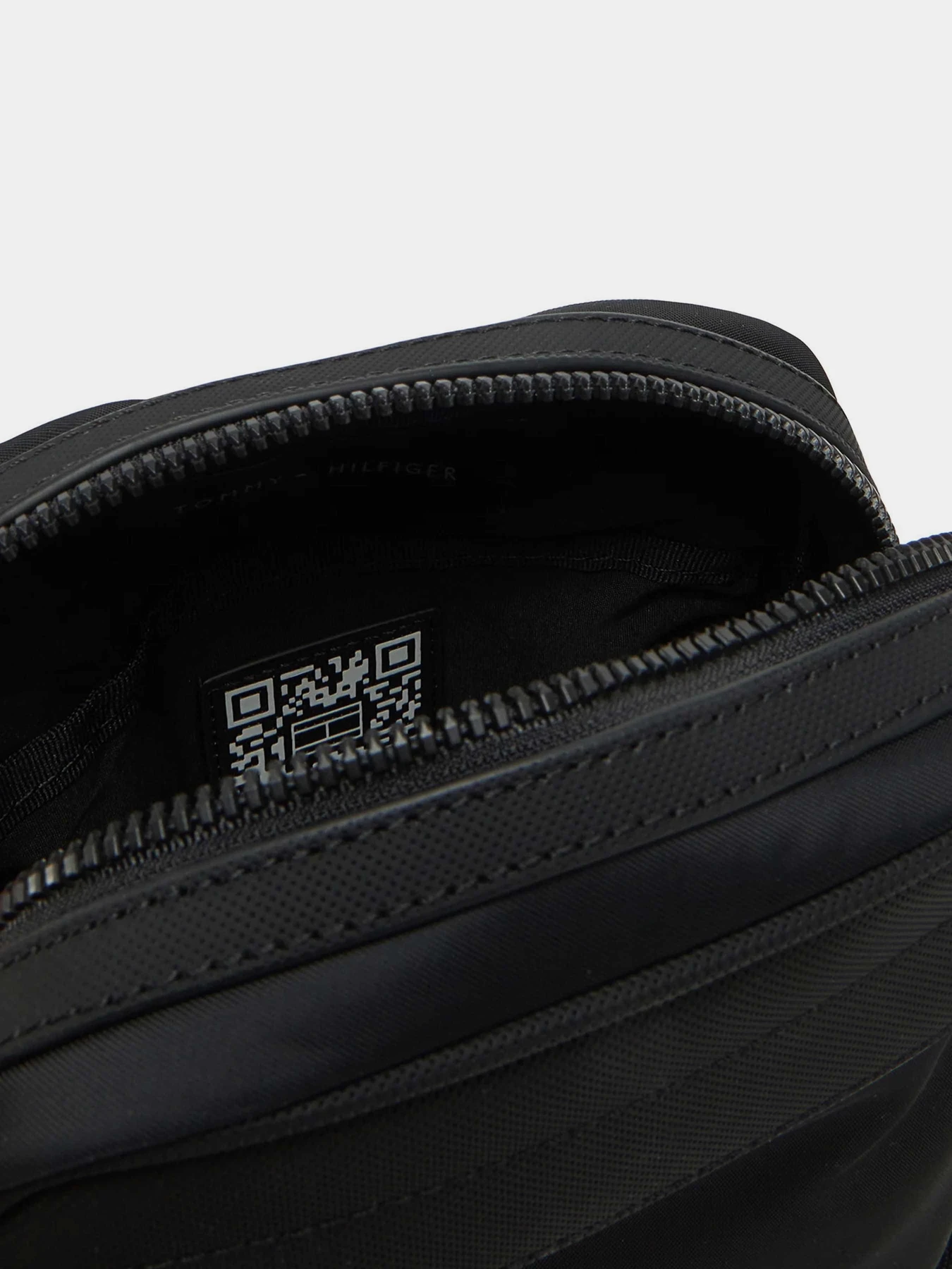 Сумки Tommy Hilfiger модель AM0AM13185-BDS Фото