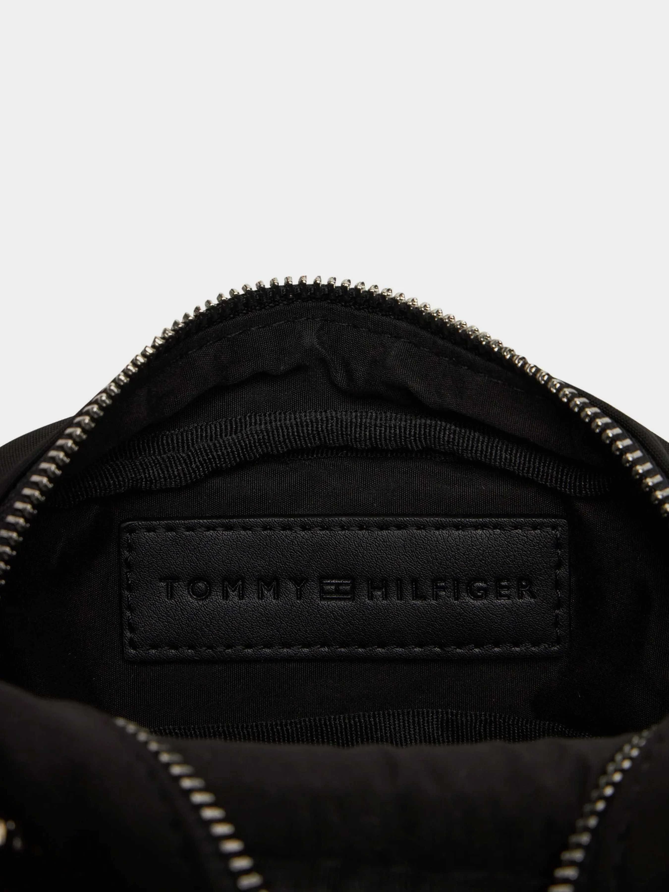 Сумки Tommy Hilfiger модель AM0AM13190-BDS Сумки Tommy Hilfiger модель AM0AM13190-BDS Фото