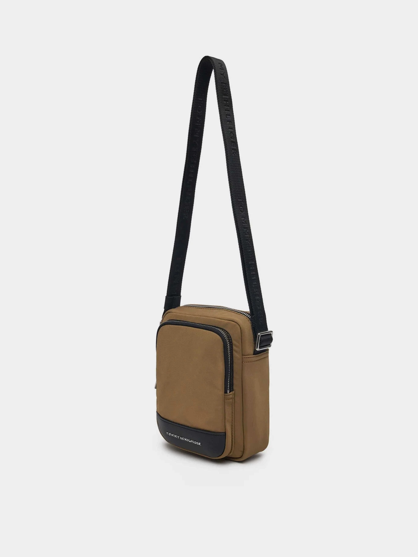 Сумки Tommy Hilfiger модель AM0AM13190-RBT Сумки Tommy Hilfiger модель AM0AM13190-RBT Фото