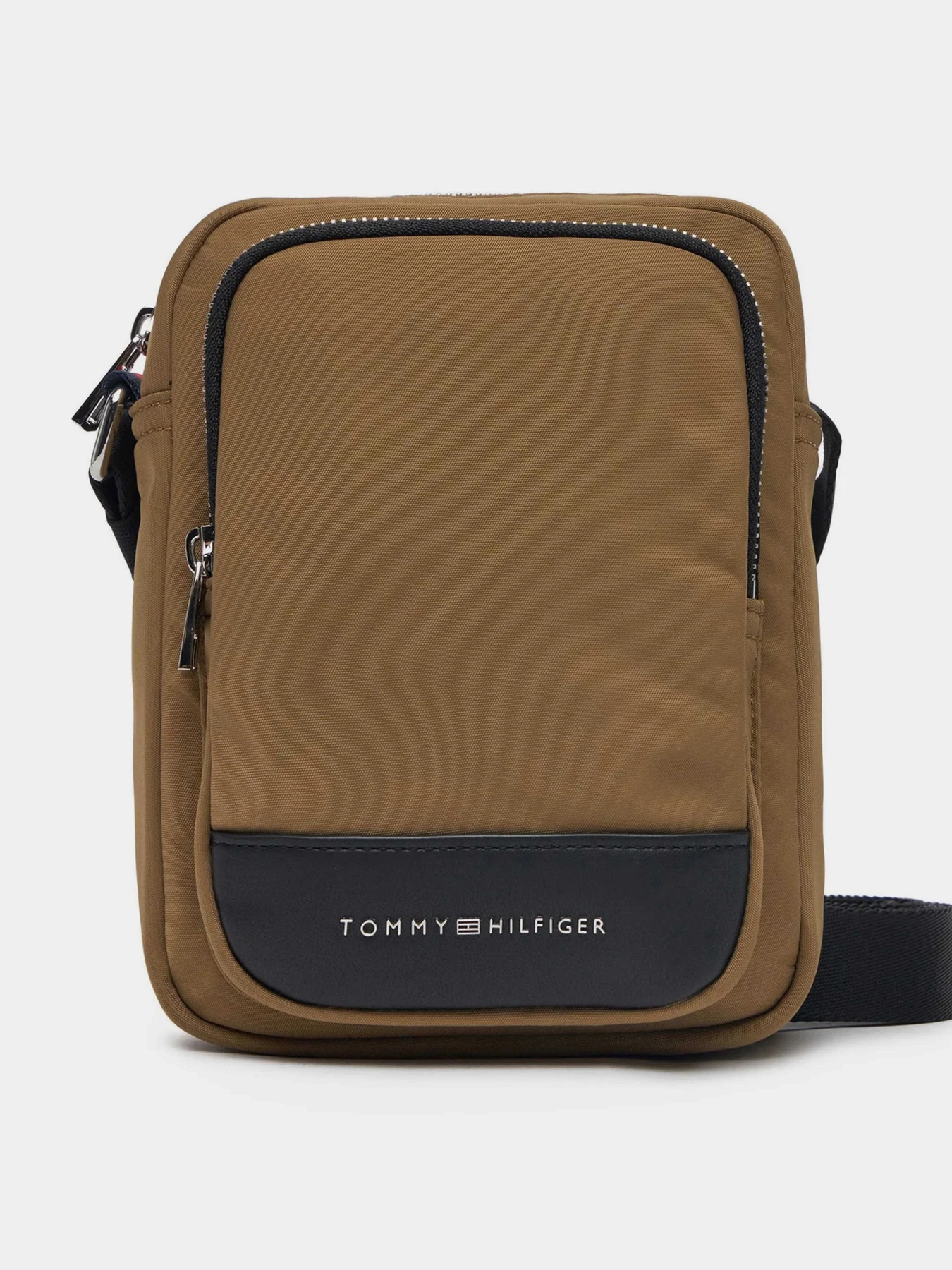 Сумки Tommy Hilfiger модель AM0AM13190-RBT Сумки Tommy Hilfiger модель AM0AM13190-RBT Фото