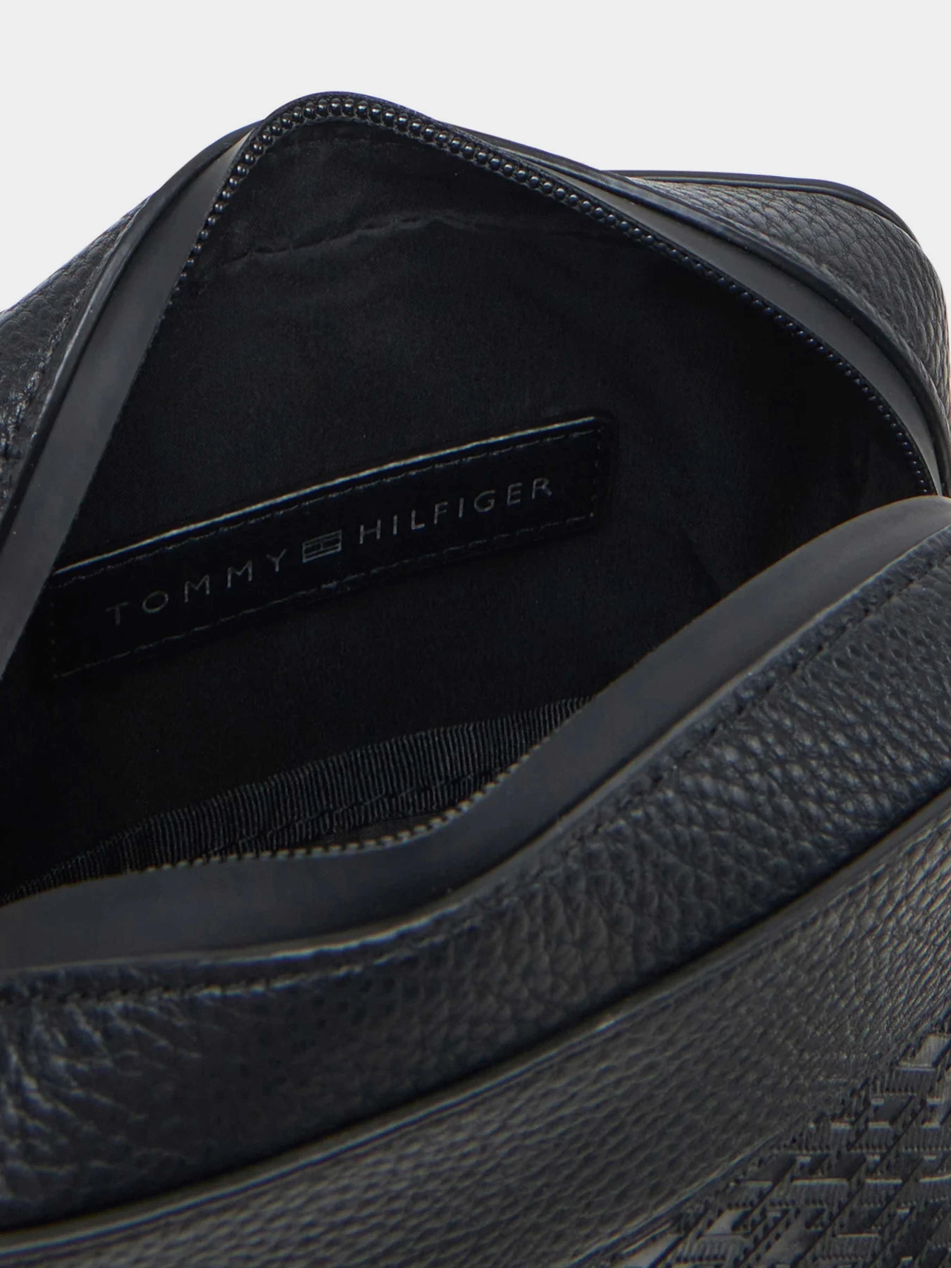 Сумки Tommy Hilfiger модель AM0AM13210-BDS Сумки Tommy Hilfiger модель AM0AM13210-BDS Фото