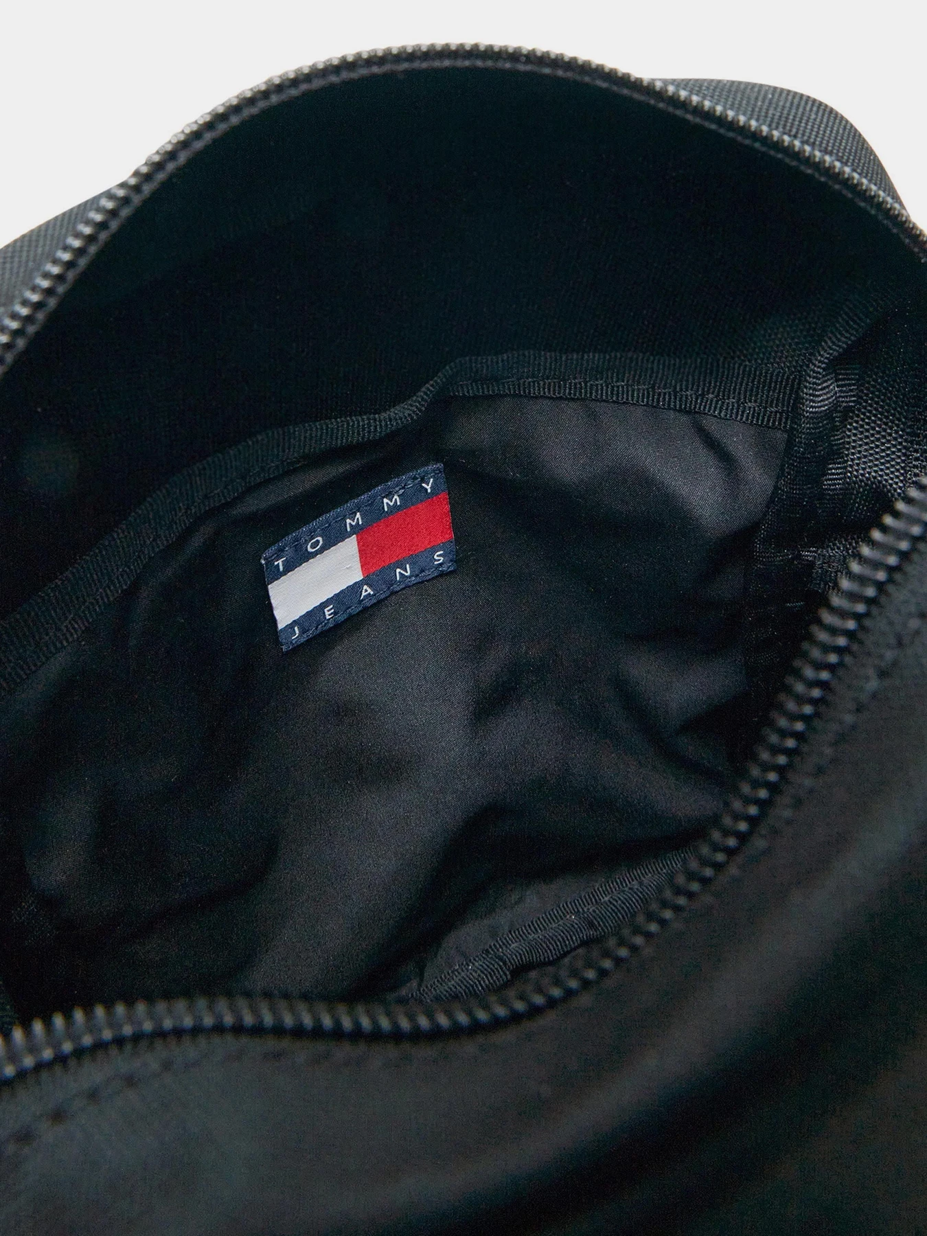 Сумки Tommy Hilfiger модель AM0AM13265-BDS Сумки Tommy Hilfiger модель AM0AM13265-BDS Фото