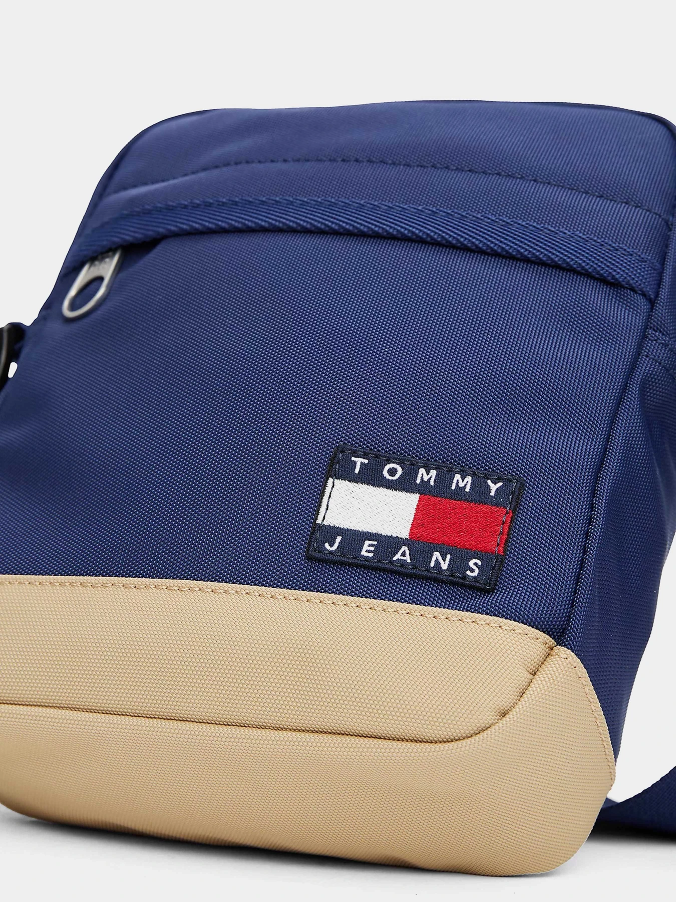 Сумки Tommy Hilfiger модель AM0AM13265-C67 Сумки Tommy Hilfiger модель AM0AM13265-C67 Фото
