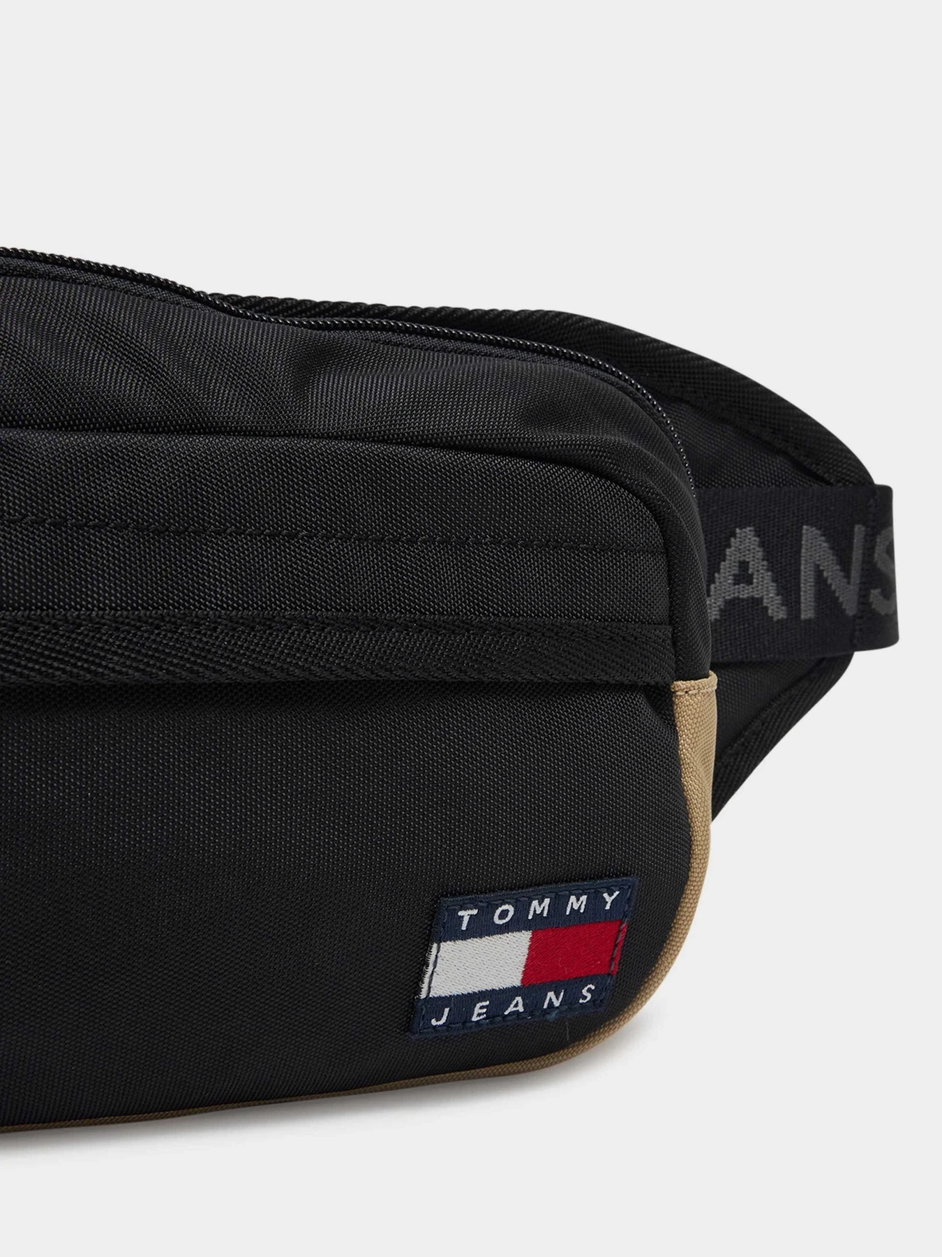 Сумки Tommy Hilfiger модель AM0AM13267-BDS Сумки Tommy Hilfiger модель AM0AM13267-BDS Фото