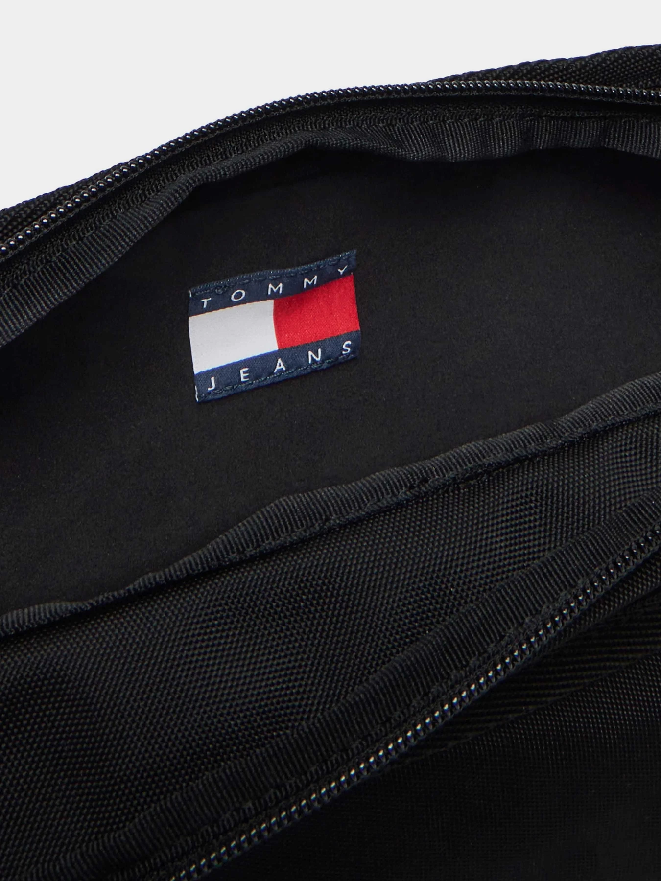 Сумки Tommy Hilfiger модель AM0AM13267-BDS Сумки Tommy Hilfiger модель AM0AM13267-BDS Фото
