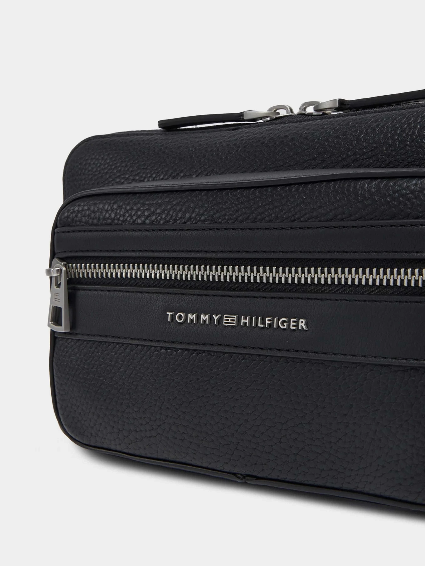 Сумки Tommy Hilfiger модель AM0AM13352-BDS Сумки Tommy Hilfiger модель AM0AM13352-BDS Фото