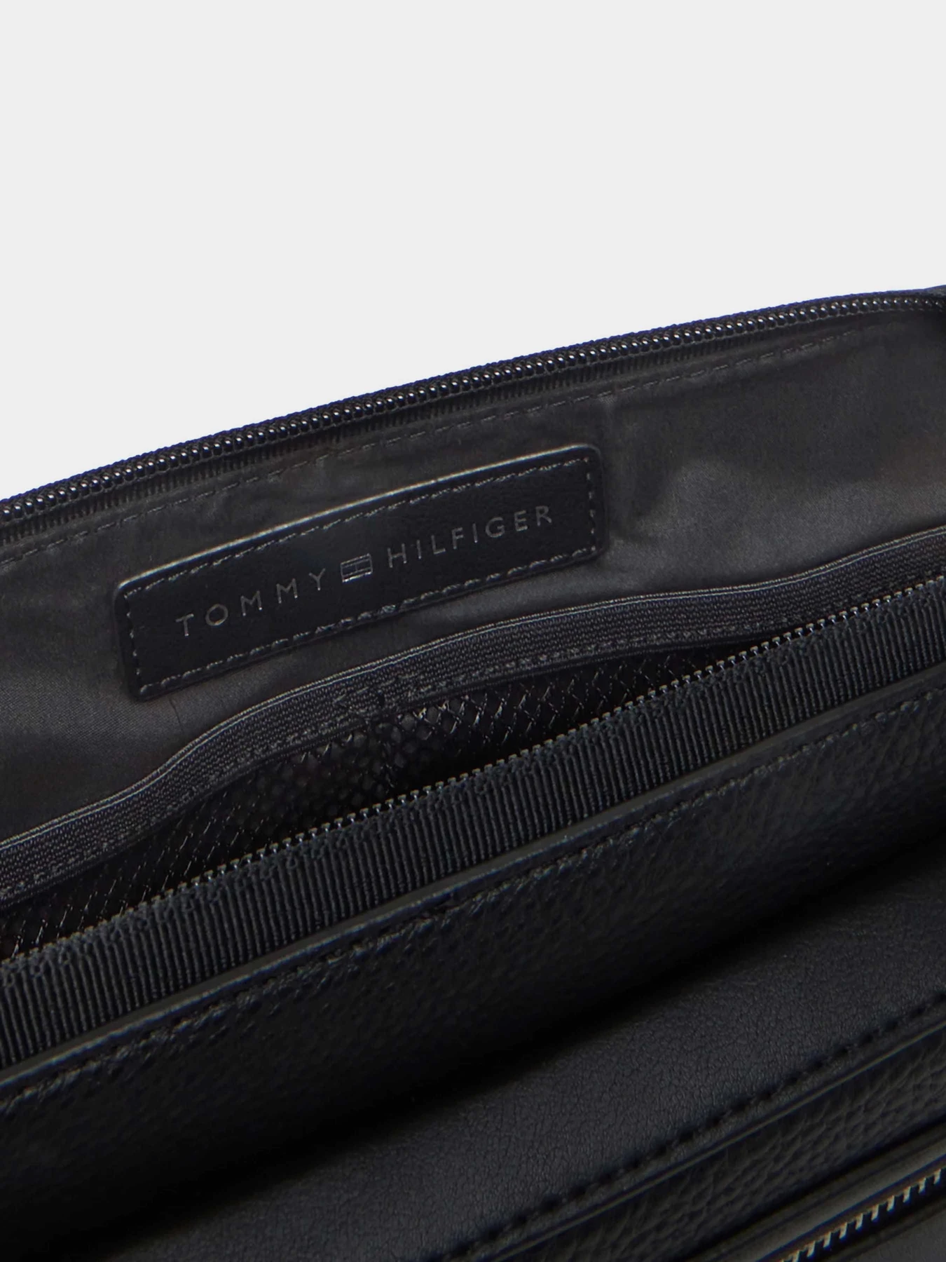 Сумки Tommy Hilfiger модель AM0AM13352-BDS Сумки Tommy Hilfiger модель AM0AM13352-BDS Фото