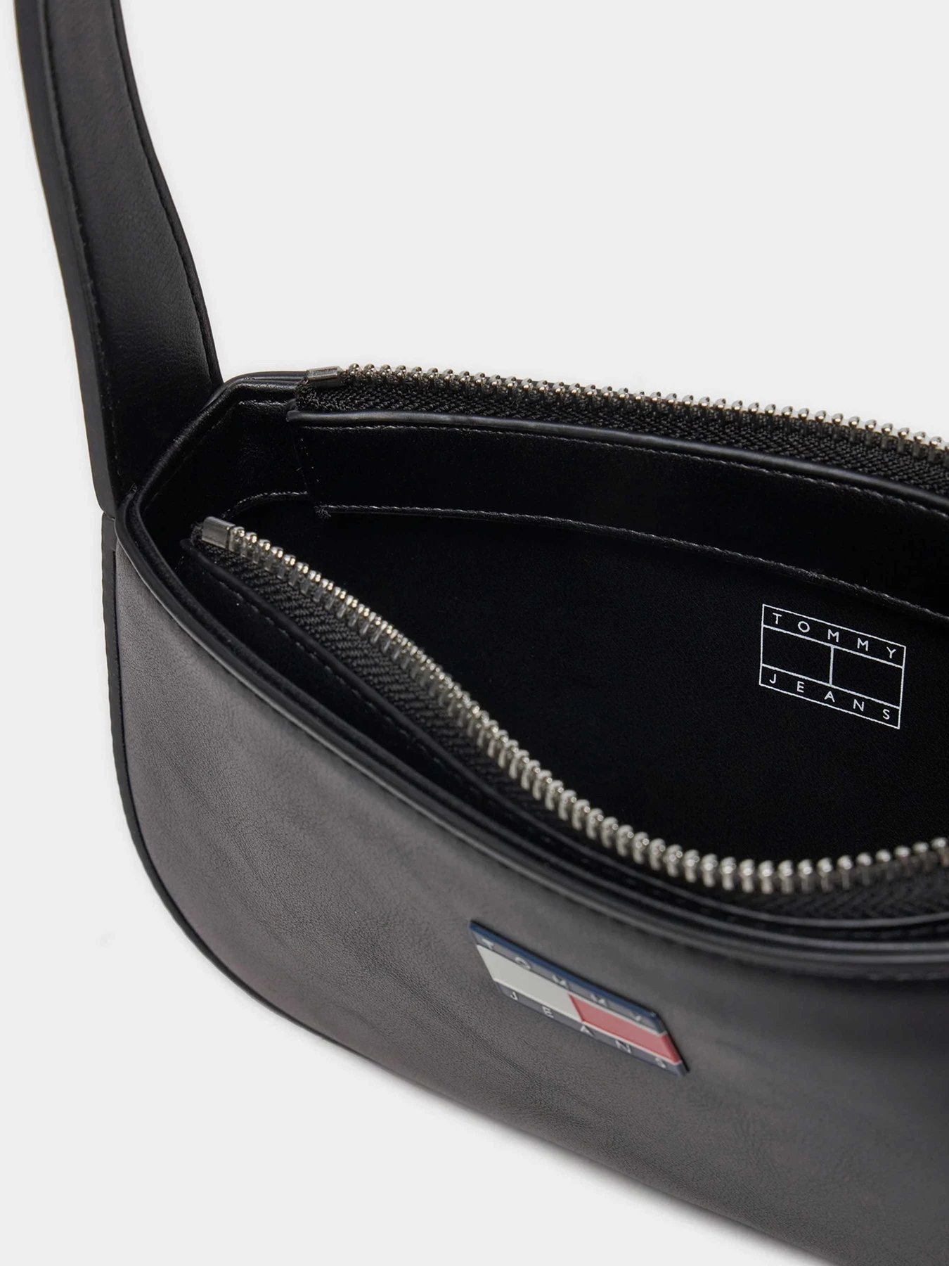 Сумки Tommy Hilfiger модель AW0AW16966-BDS Сумки Tommy Hilfiger модель AW0AW16966-BDS Фото