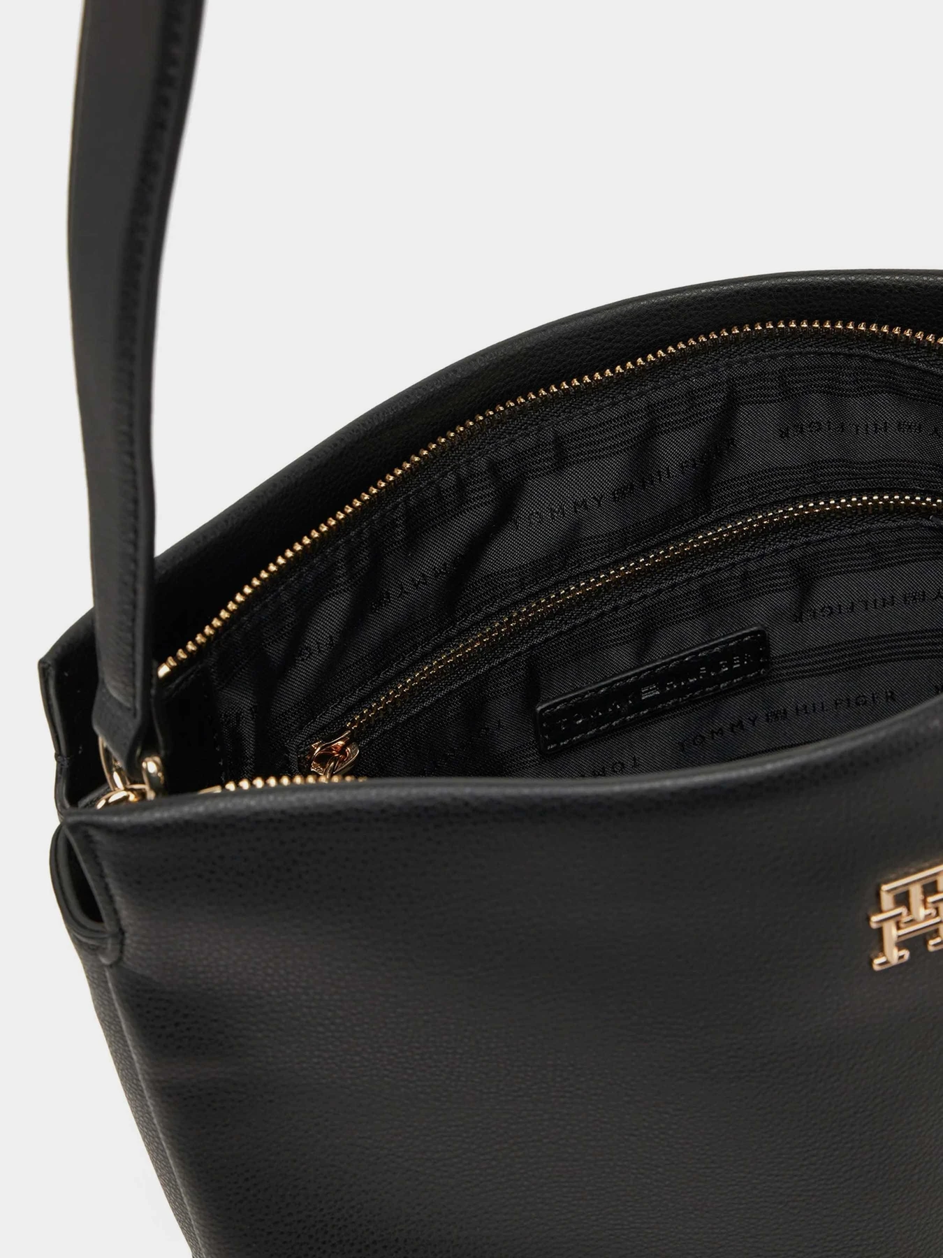 Сумки Tommy Hilfiger модель AW0AW17173-BDS Сумки Tommy Hilfiger модель AW0AW17173-BDS Фото