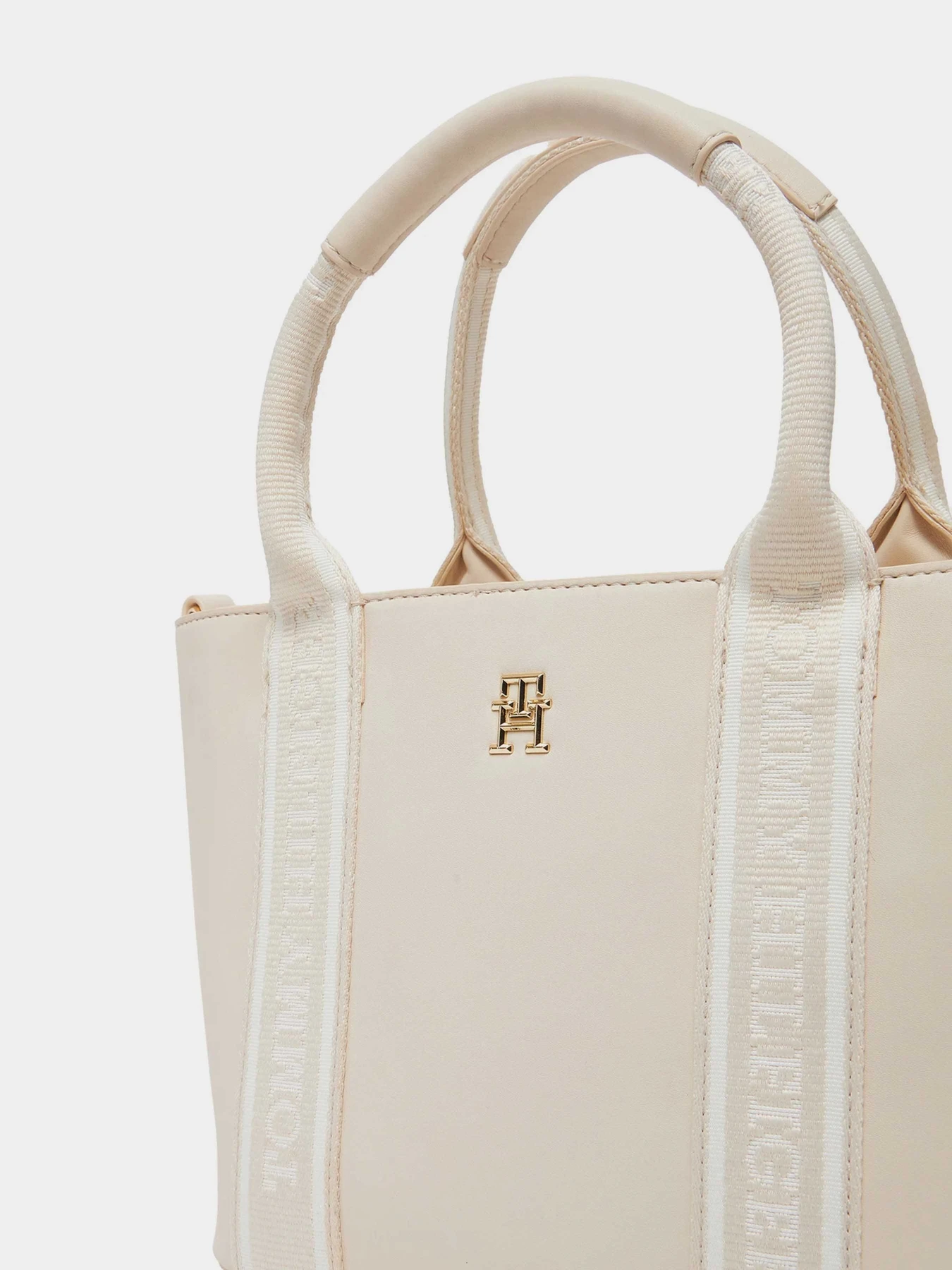 Сумки Tommy Hilfiger модель AW0AW17201-AA8 Сумки Tommy Hilfiger модель AW0AW17201-AA8 Фото