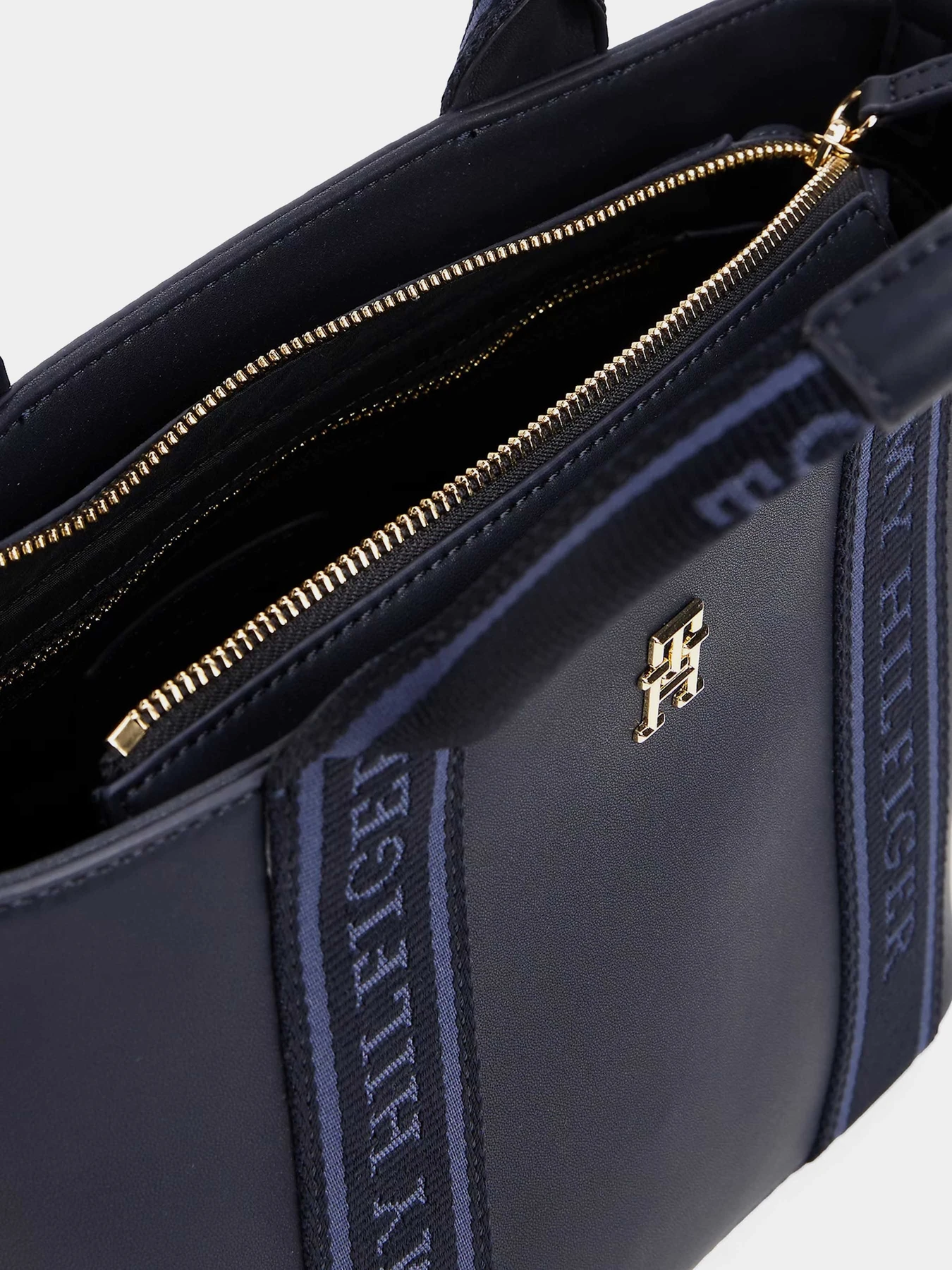 Сумки Tommy Hilfiger модель AW0AW17201-DW6 Сумки Tommy Hilfiger модель AW0AW17201-DW6 Фото