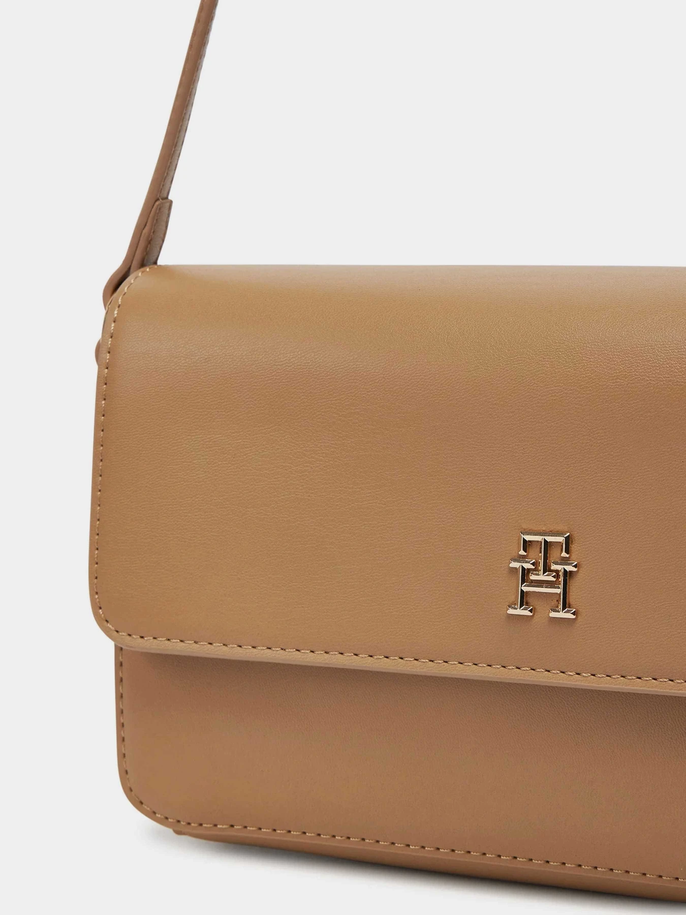 Сумки Tommy Hilfiger модель AW0AW17219-RBC Сумки Tommy Hilfiger модель AW0AW17219-RBC Фото