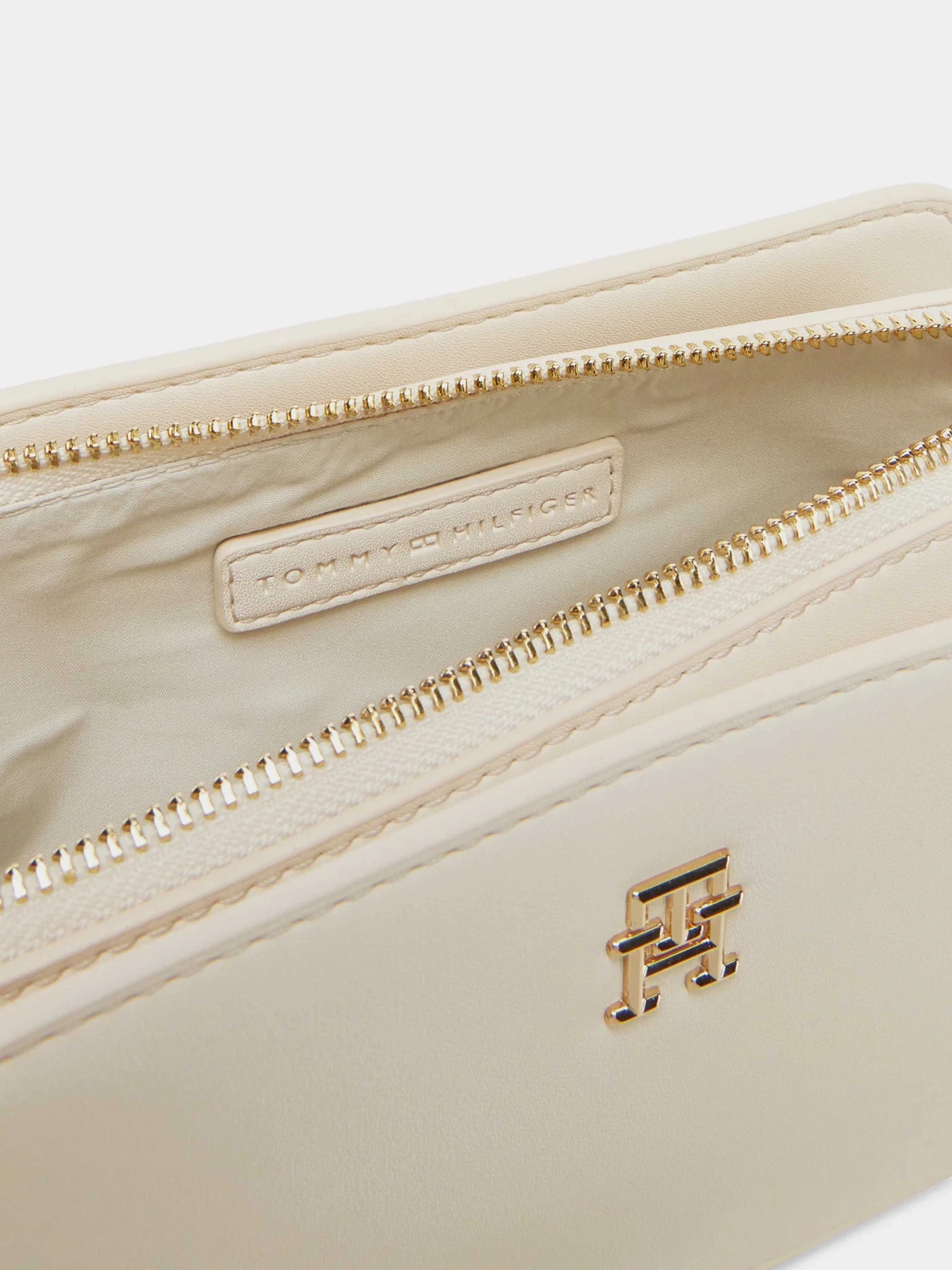 Сумки Tommy Hilfiger модель AW0AW17229-AA8 Сумки Tommy Hilfiger модель AW0AW17229-AA8 Фото