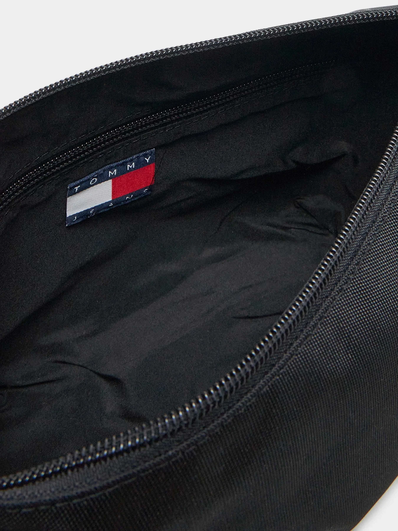 Сумки Tommy Hilfiger модель AW0AW17287-BDS Сумки Tommy Hilfiger модель AW0AW17287-BDS Фото