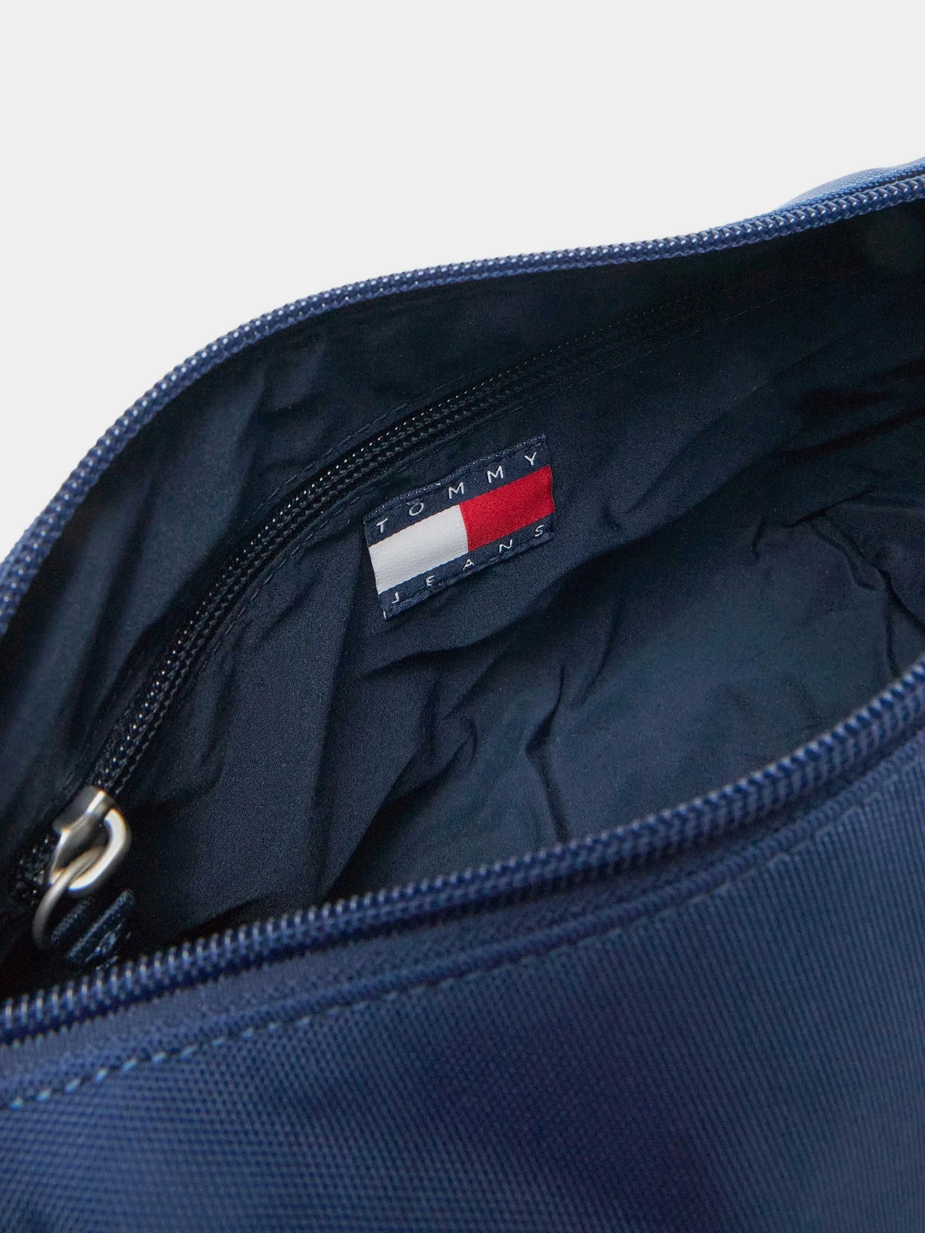 Сумки Tommy Hilfiger модель AW0AW17287-C67 Сумки Tommy Hilfiger модель AW0AW17287-C67 Фото