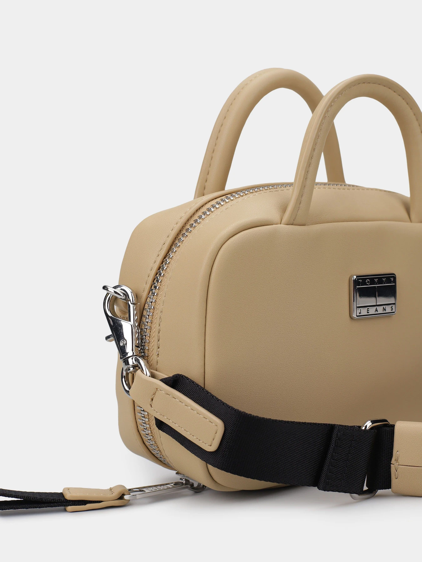 Сумки Tommy Hilfiger модель AW0AW17294-ACT Сумки Tommy Hilfiger модель AW0AW17294-ACT Фото