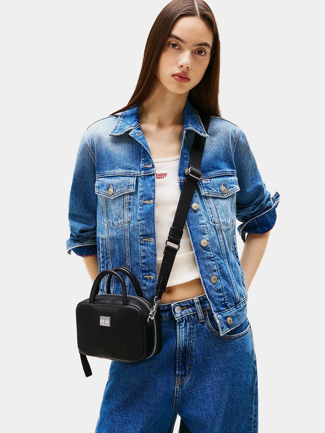 Сумки Tommy Hilfiger модель AW0AW17294-BDS Сумки Tommy Hilfiger модель AW0AW17294-BDS Фото