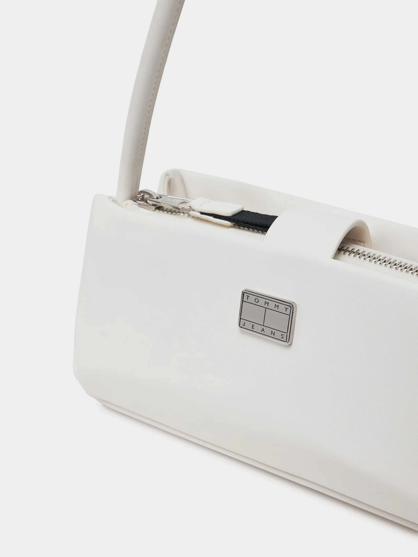 Сумки Tommy Hilfiger модель AW0AW17295-YBH Сумки Tommy Hilfiger модель AW0AW17295-YBH Фото