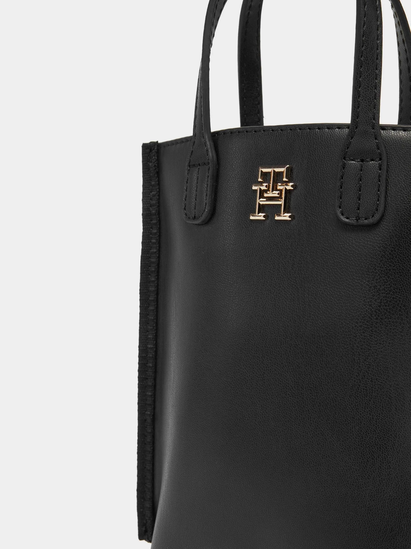 Сумки Tommy Hilfiger модель AW0AW17402-BDS Сумки Tommy Hilfiger модель AW0AW17402-BDS Фото