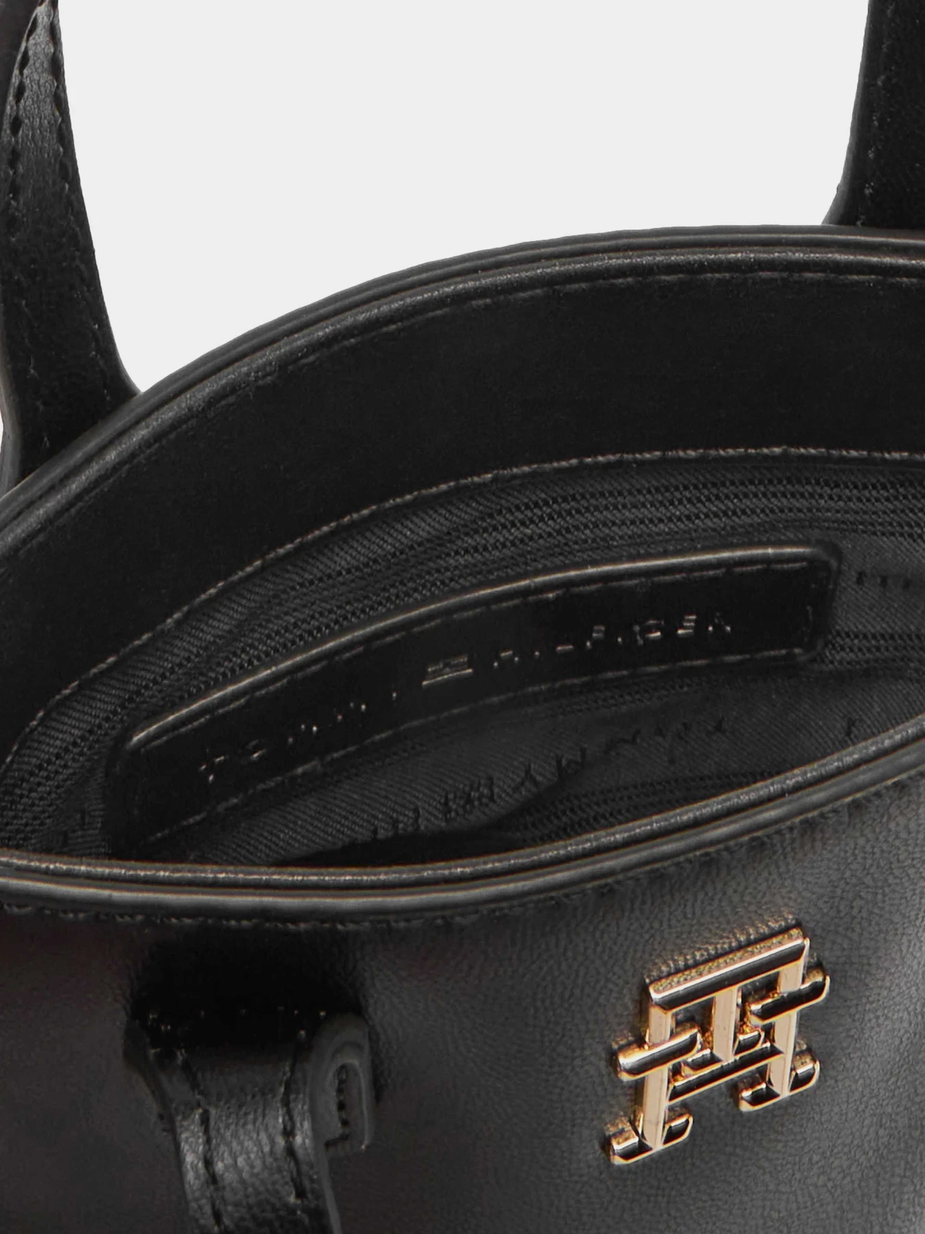Сумки Tommy Hilfiger модель AW0AW17402-BDS Сумки Tommy Hilfiger модель AW0AW17402-BDS Фото