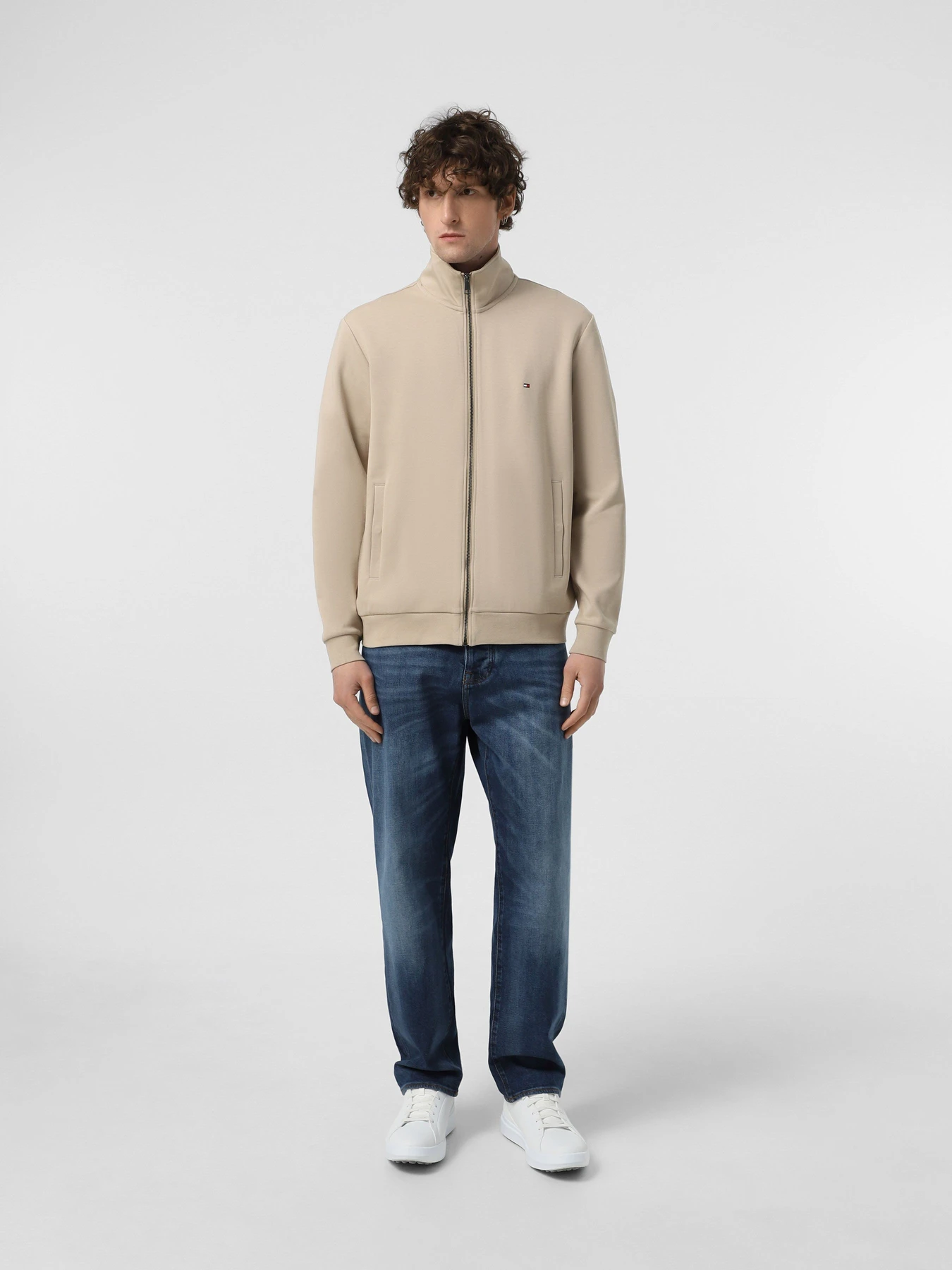 Худи и свитшоты Tommy Hilfiger модель MW0MW39209-RBT Худи и свитшоты Tommy Hilfiger модель MW0MW39209-RBT Фото