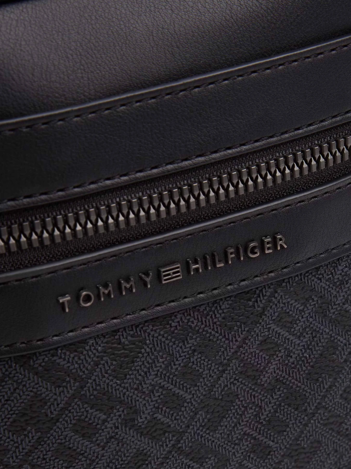 Сумки Tommy Hilfiger модель AM0AM13493-BDS Фото