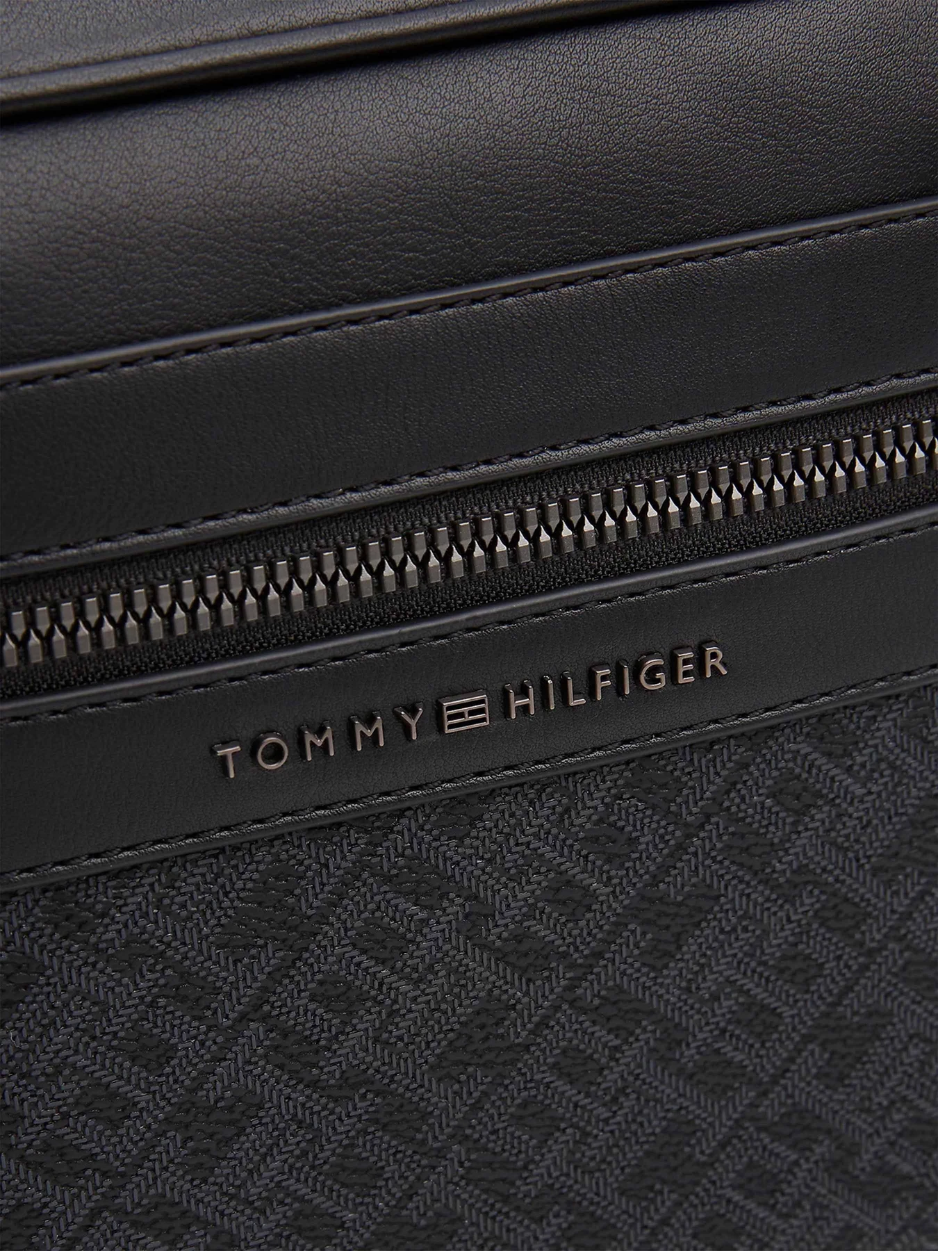 Сумки Tommy Hilfiger модель AM0AM13494-BDS Сумки Tommy Hilfiger модель AM0AM13494-BDS Фото
