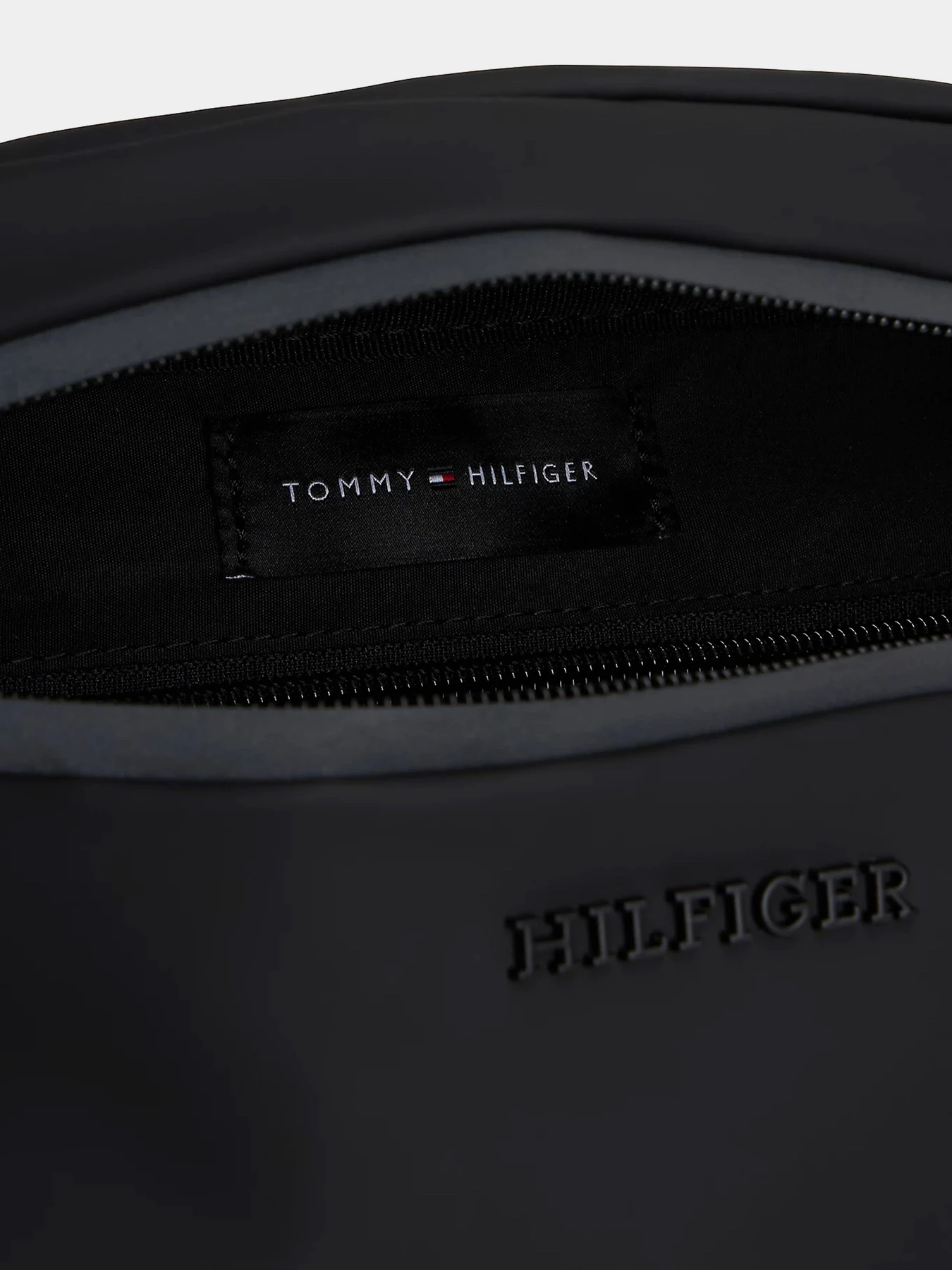 Сумки Tommy Hilfiger модель AM0AM13500-BDS Сумки Tommy Hilfiger модель AM0AM13500-BDS Фото