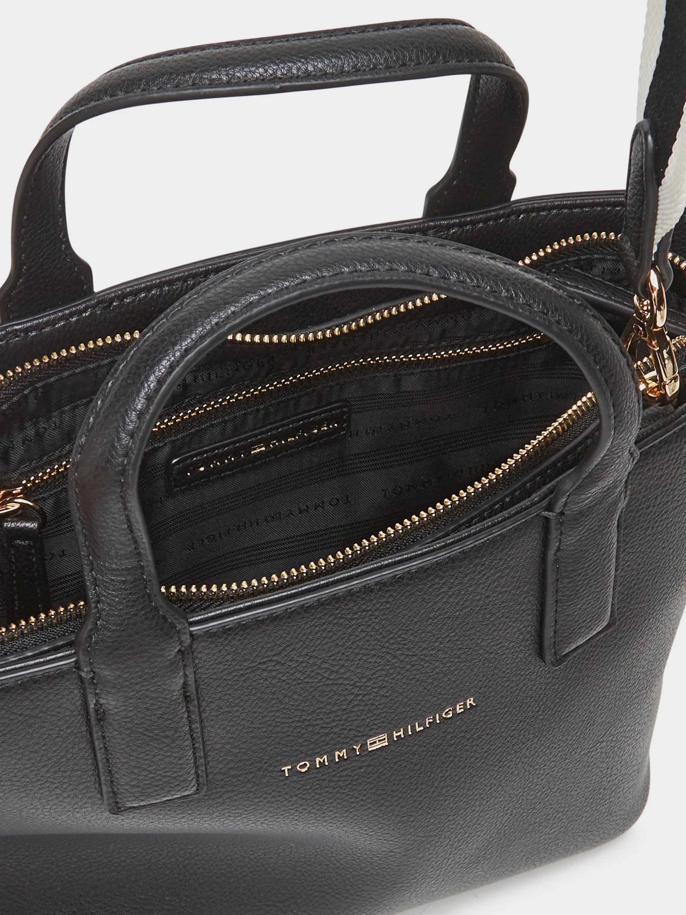 Сумки Tommy Hilfiger модель AW0AW17448-BDS Сумки Tommy Hilfiger модель AW0AW17448-BDS Фото