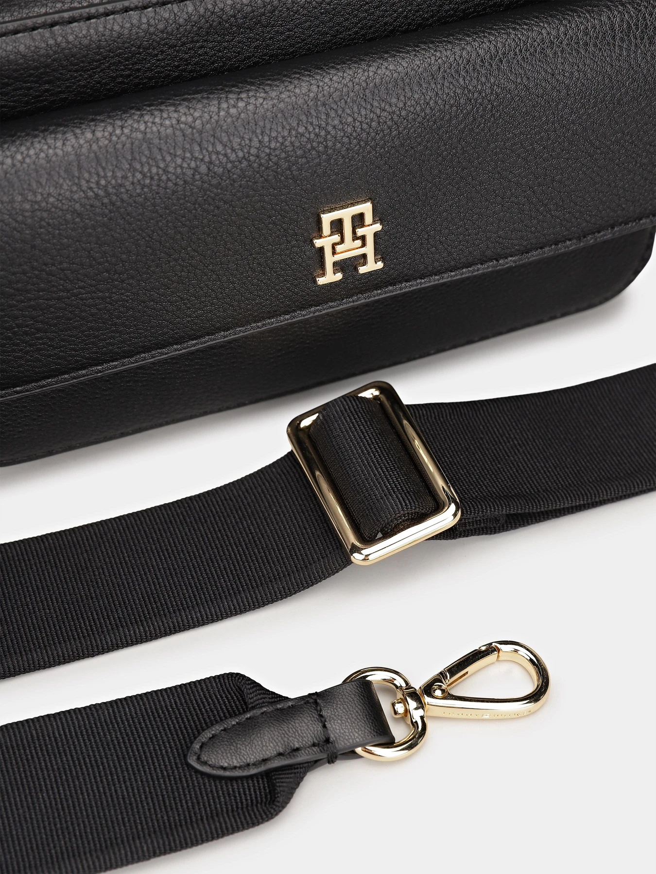 Сумки Tommy Hilfiger модель AW0AW17455-BDS Сумки Tommy Hilfiger модель AW0AW17455-BDS Фото