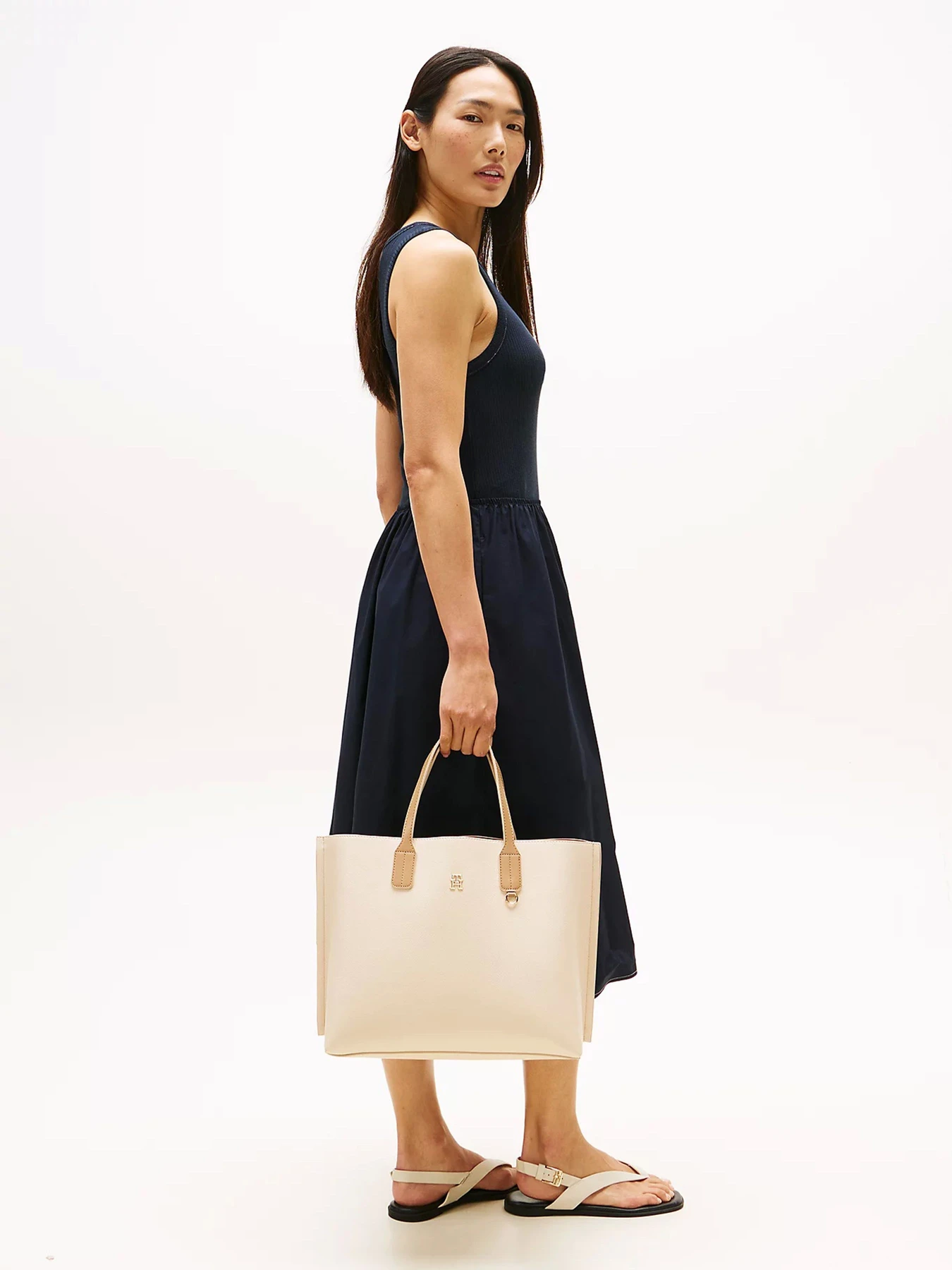 Сумки Tommy Hilfiger модель AW0AW17463-ACI Сумки Tommy Hilfiger модель AW0AW17463-ACI Фото