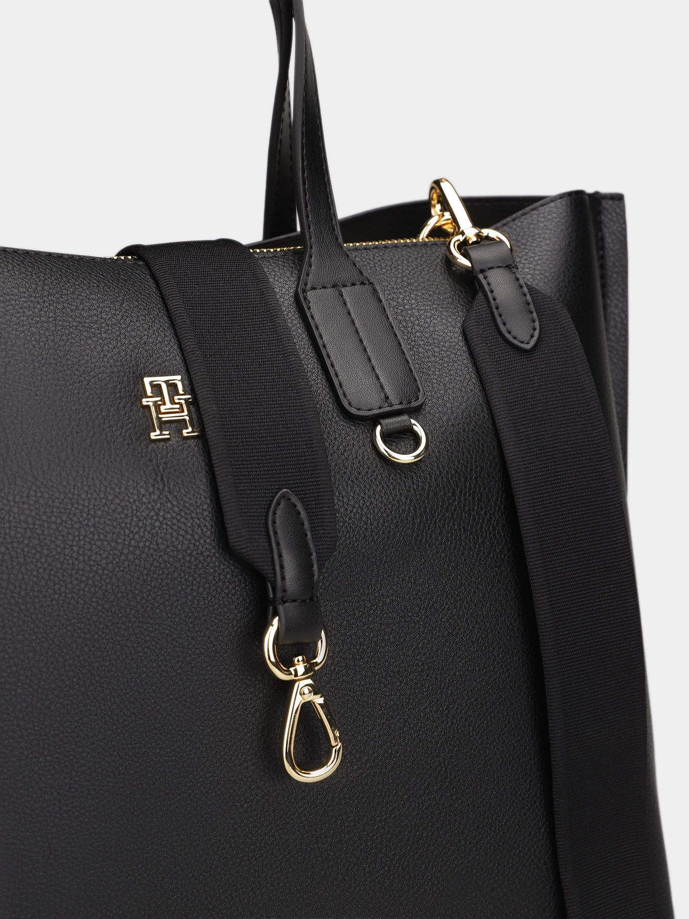 Сумки Tommy Hilfiger модель AW0AW17463-BDS Сумки Tommy Hilfiger модель AW0AW17463-BDS Фото