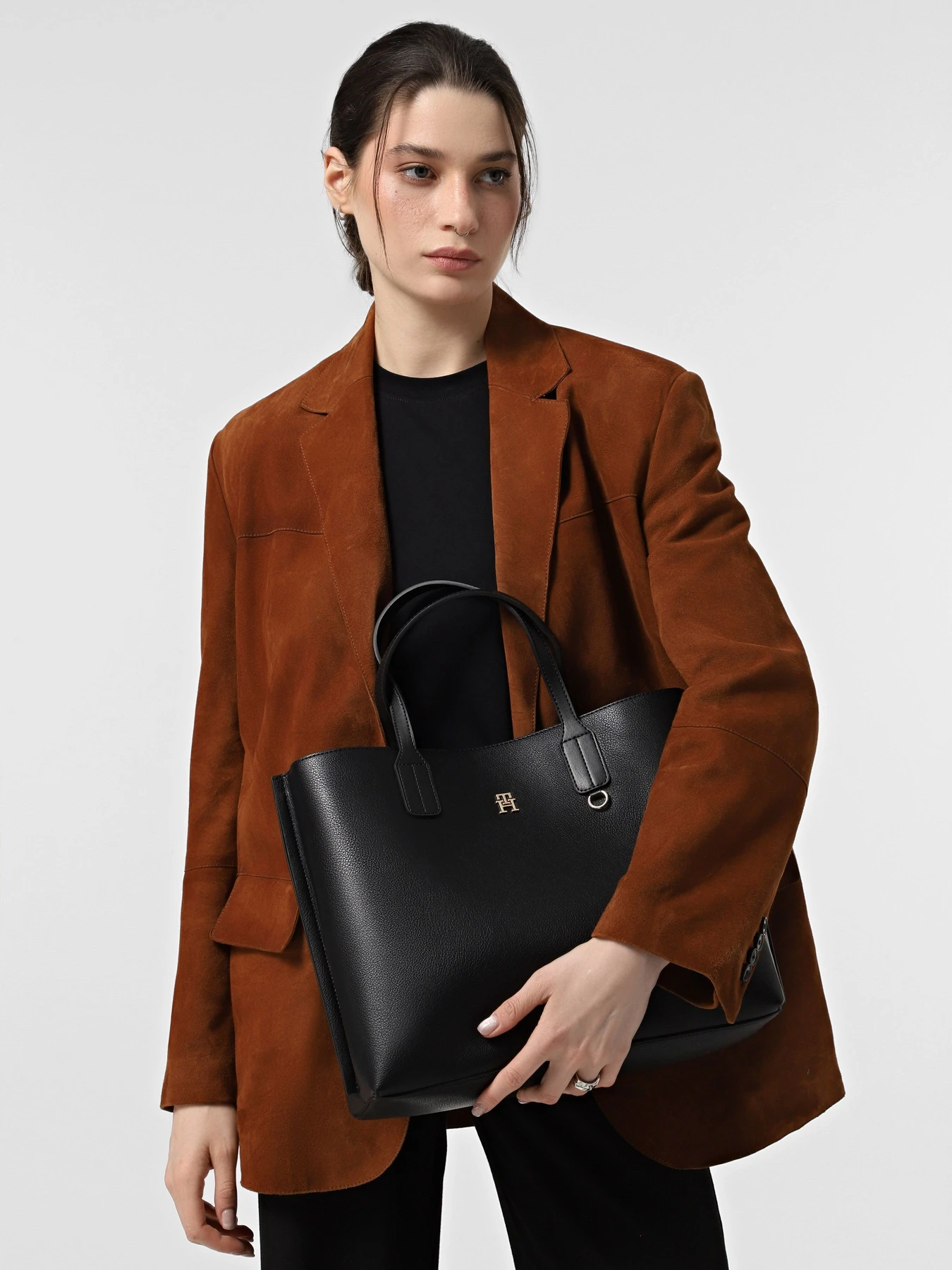 Сумки Tommy Hilfiger модель AW0AW17463-BDS Сумки Tommy Hilfiger модель AW0AW17463-BDS Фото